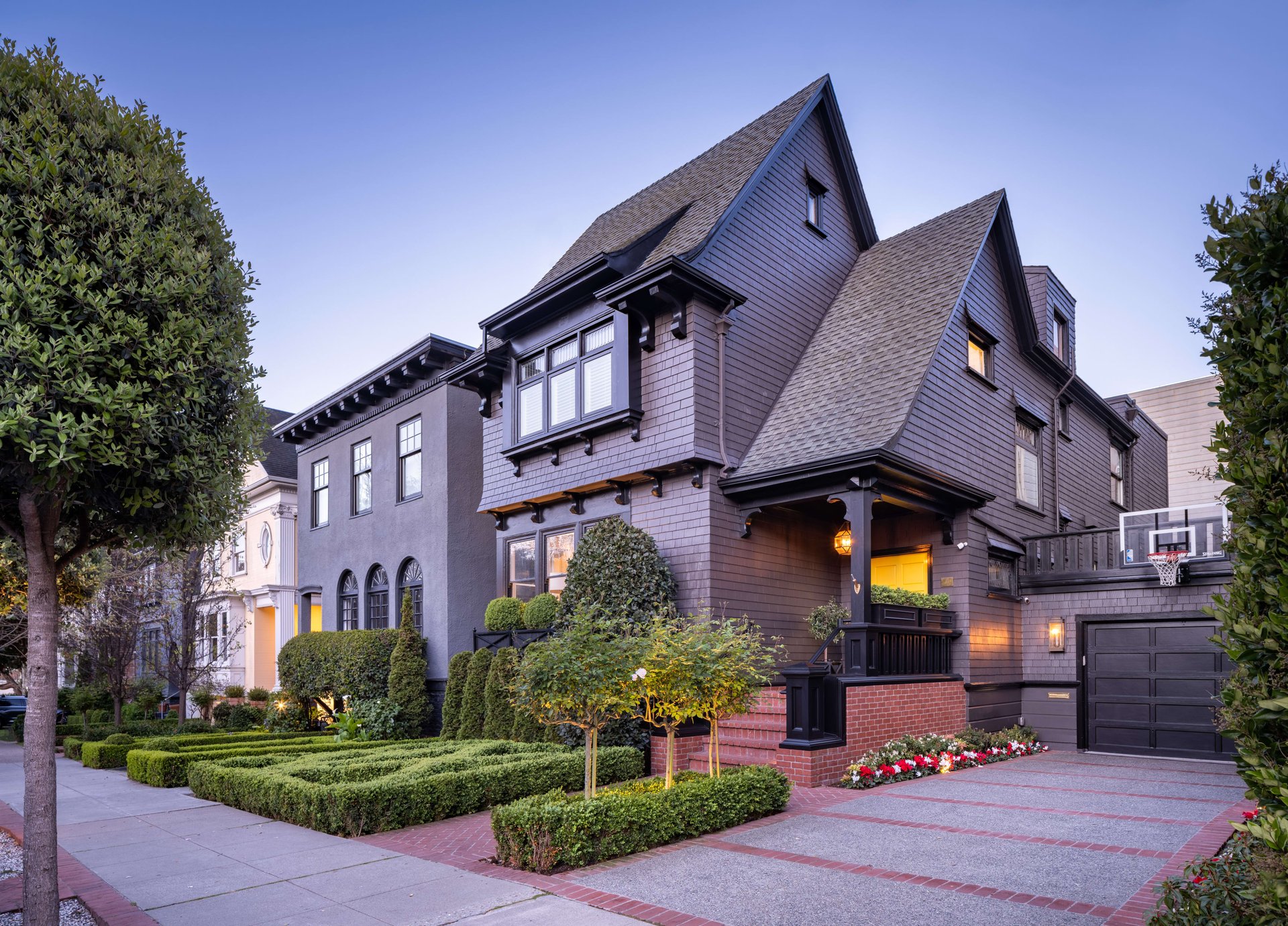11 Commonwealth Ave