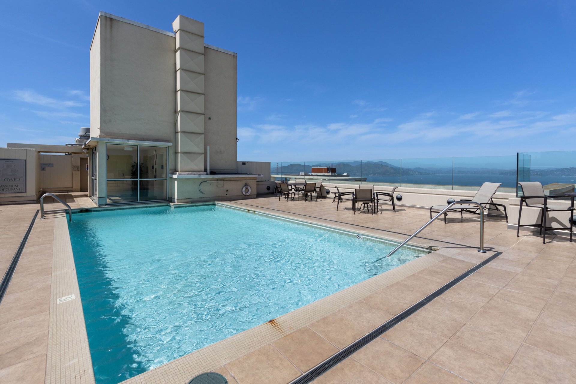 Just-Renovated Pacific Heights Condo With Southern Views