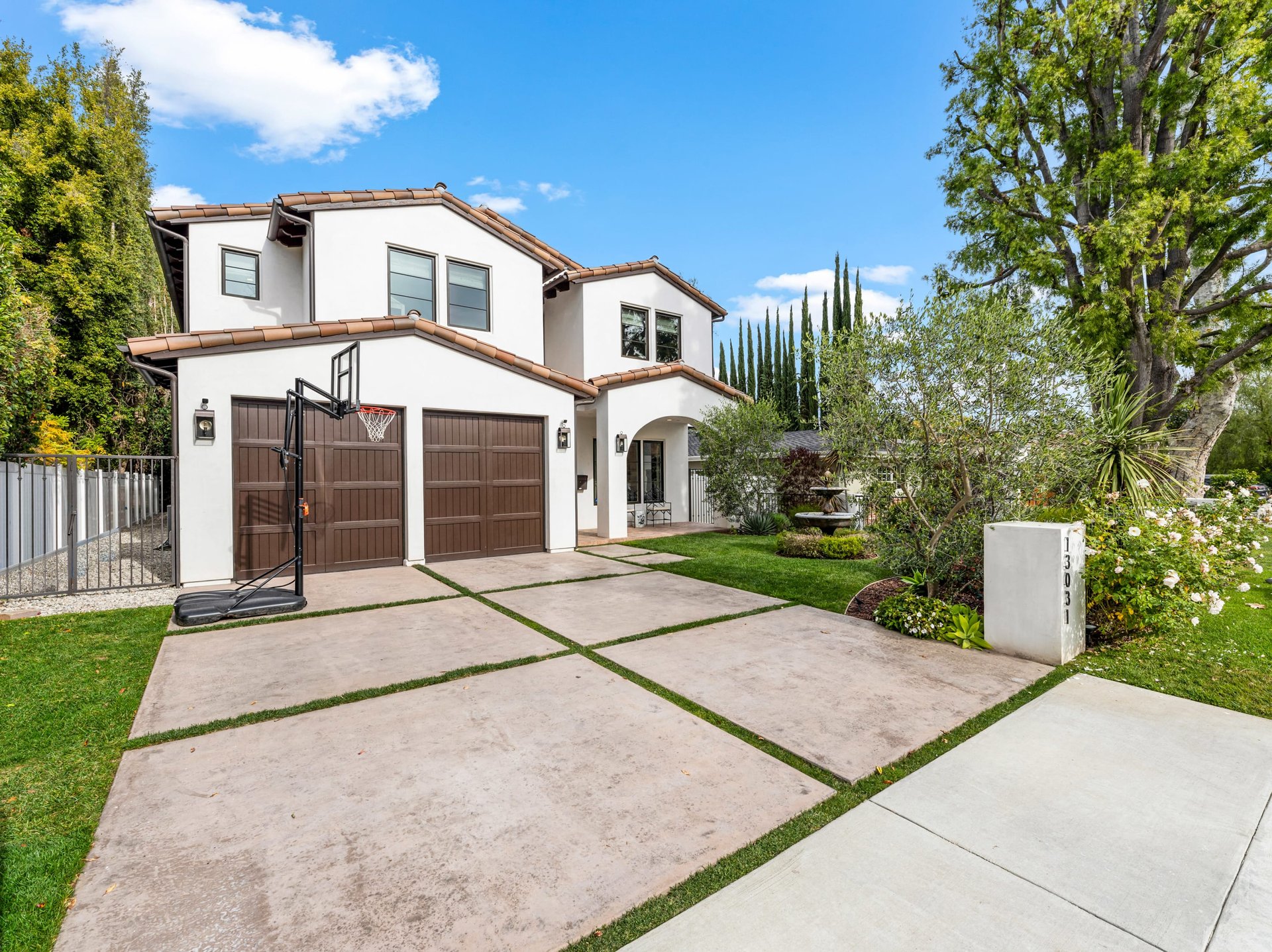 13031 Bloomfield St, Studio City