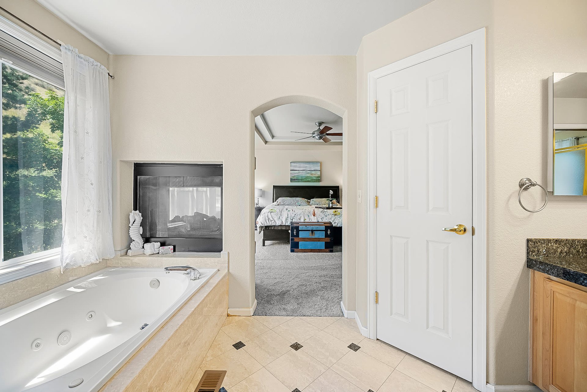 376 Mesa View Way