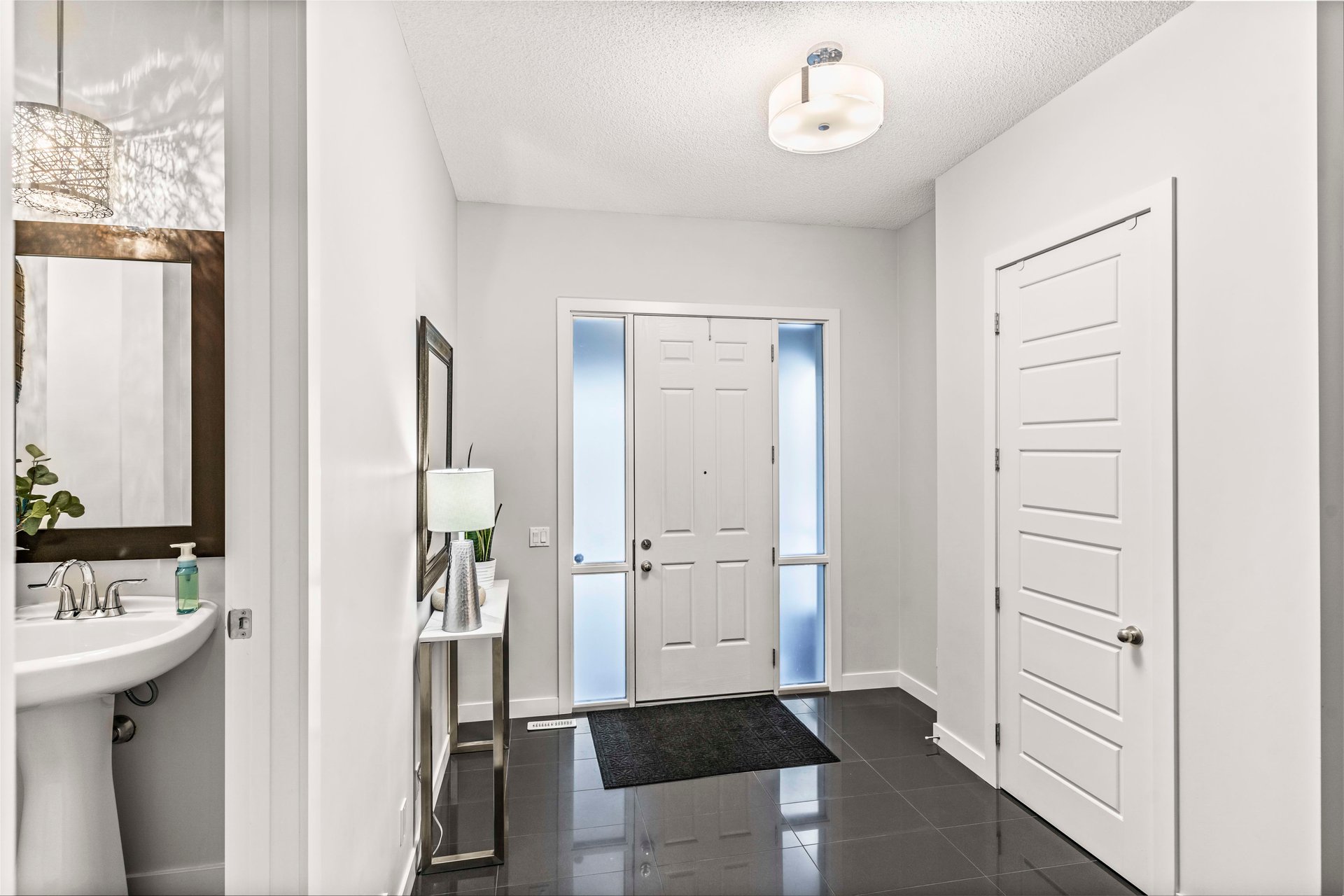 208 Mahogany Bay SE
