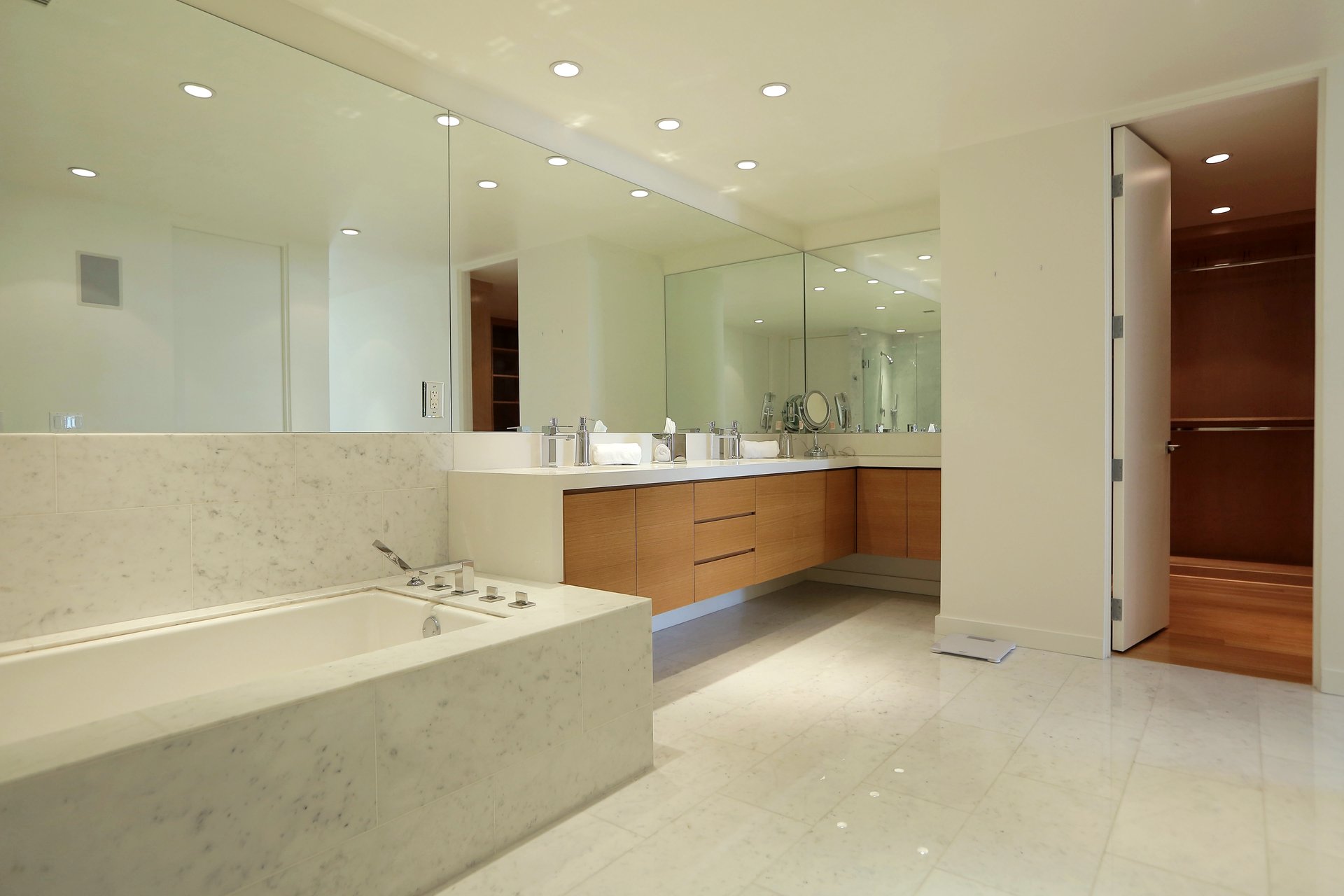 9255 Doheny Rd, #1102