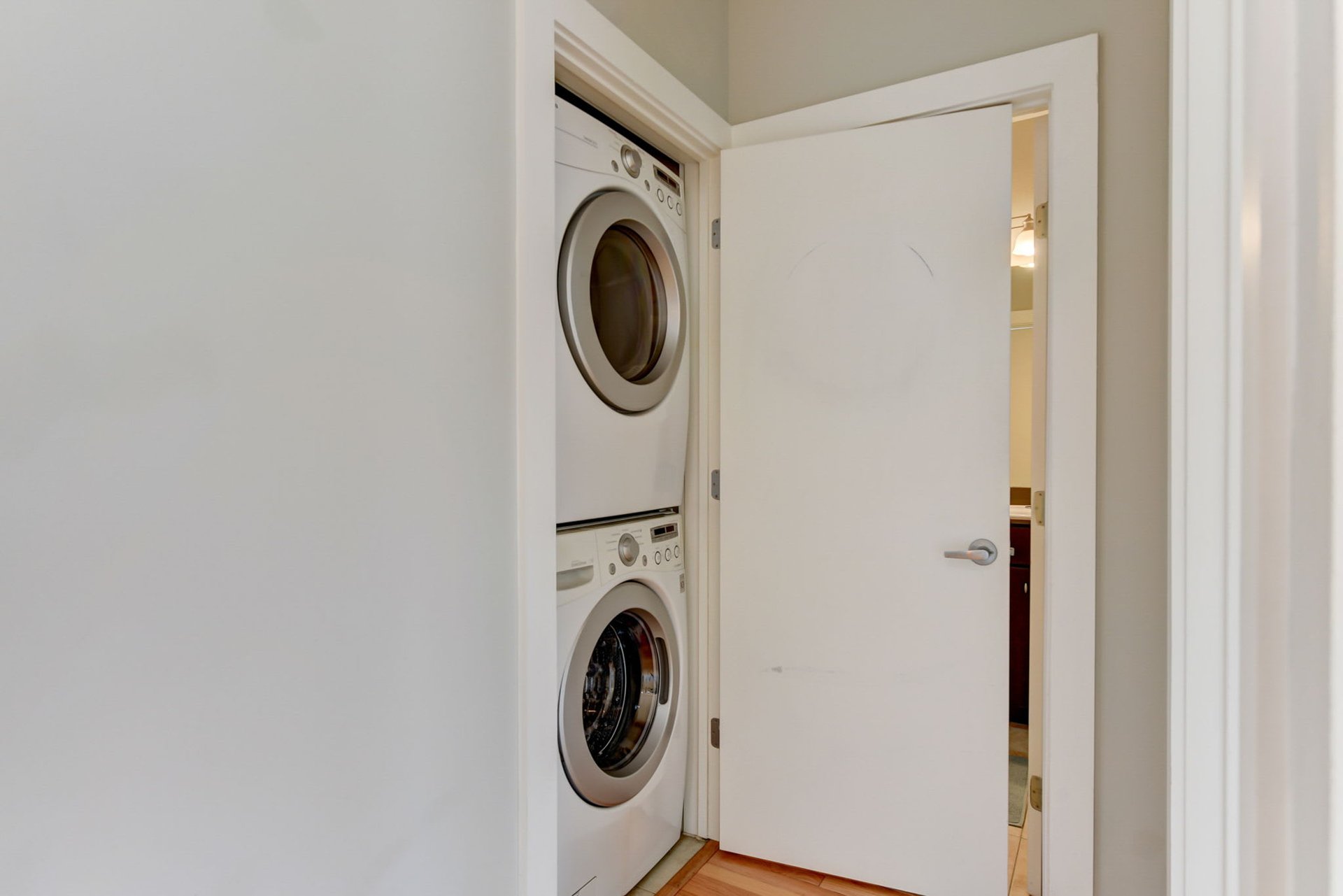 Modern 1/1 Condo in Vibrant South Austin for Lease!