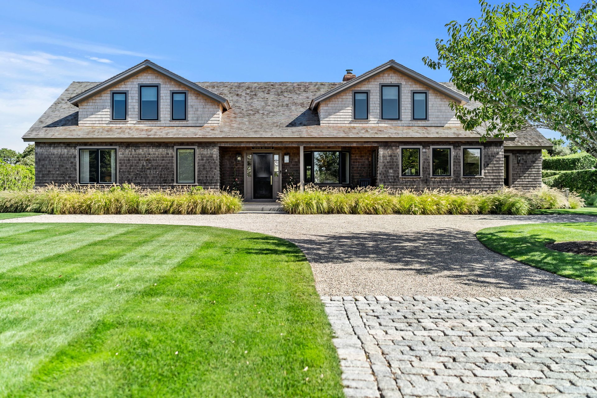 4 Moors End Ln