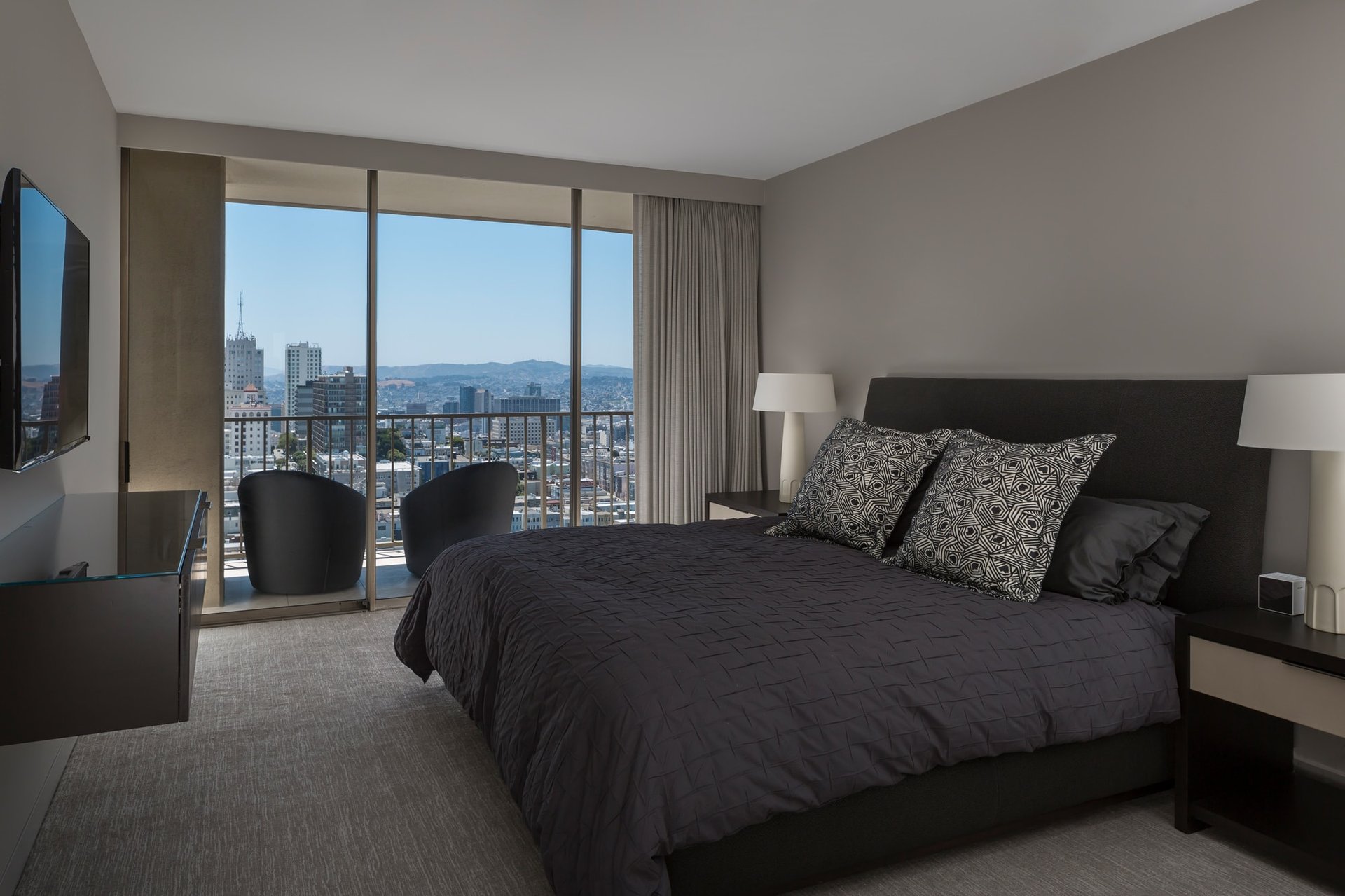 Two Bedroom Condo With Landmark Views