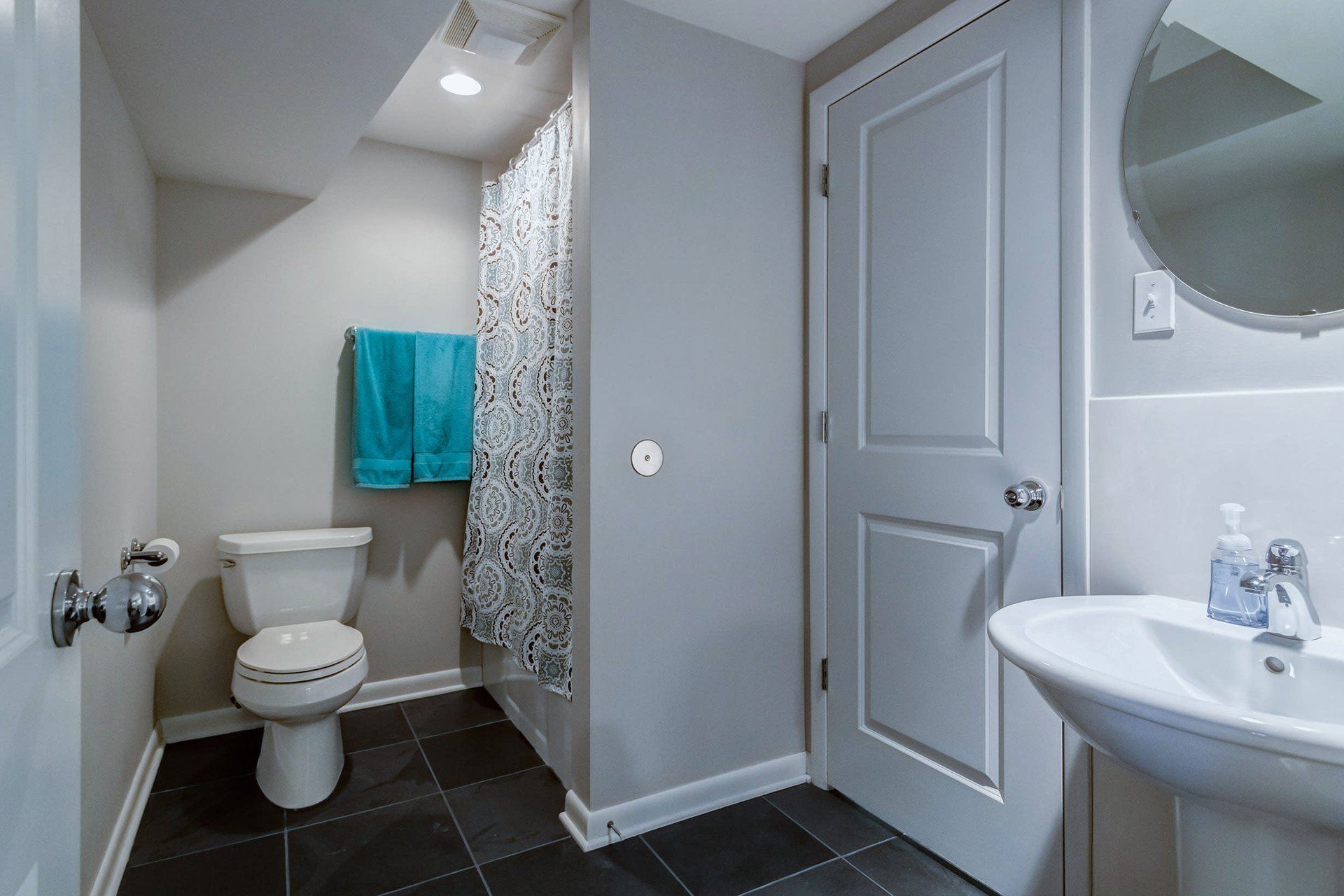 Sophisticated & Stylish in Charming Ladue