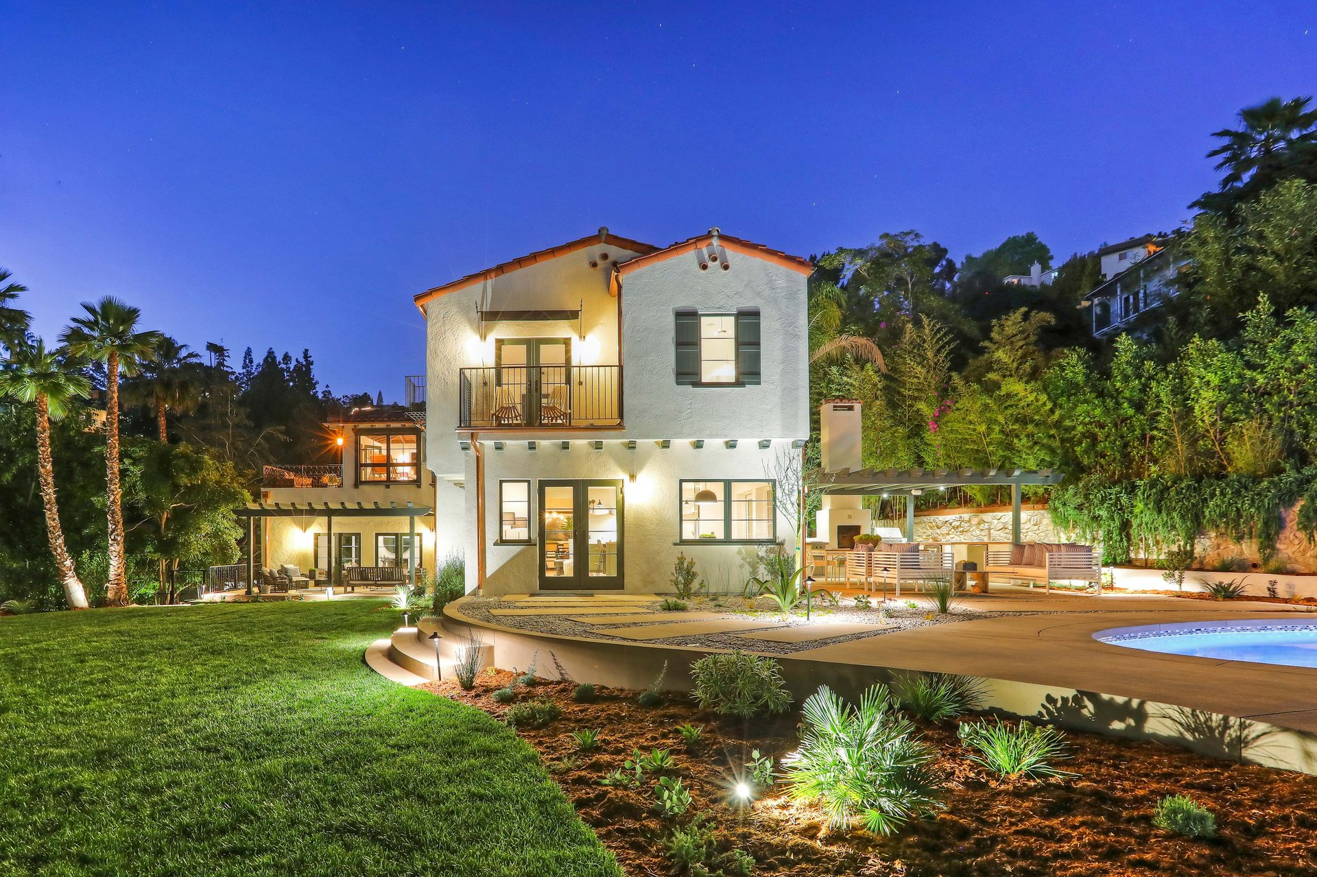 5672 Valley Oak Dr