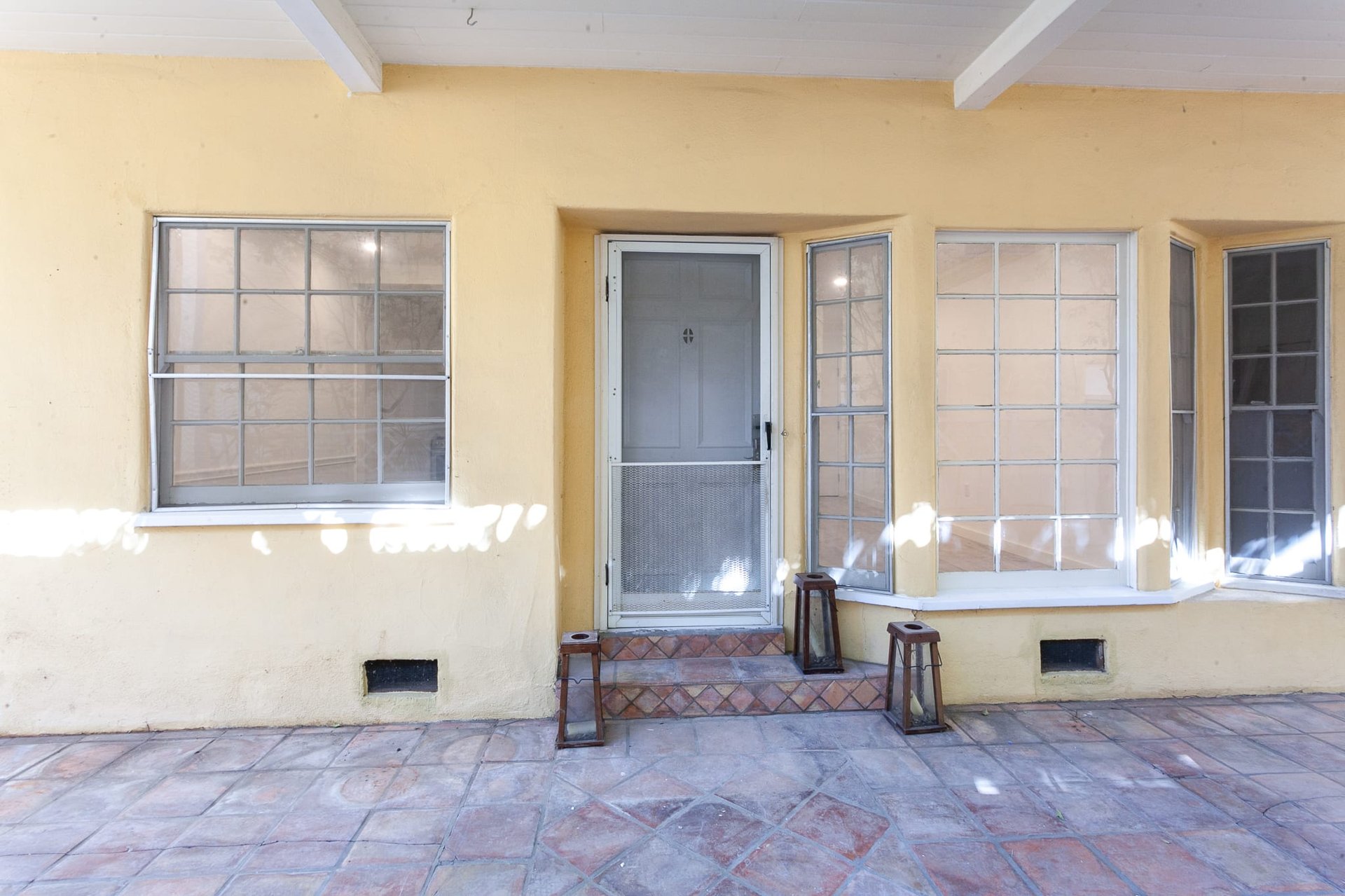1 Bed + 1 Bath in Beverly Hills