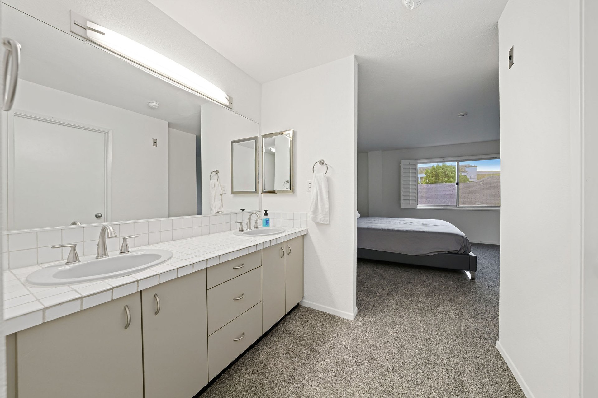 1010 California Ave #307, North of Wilshire