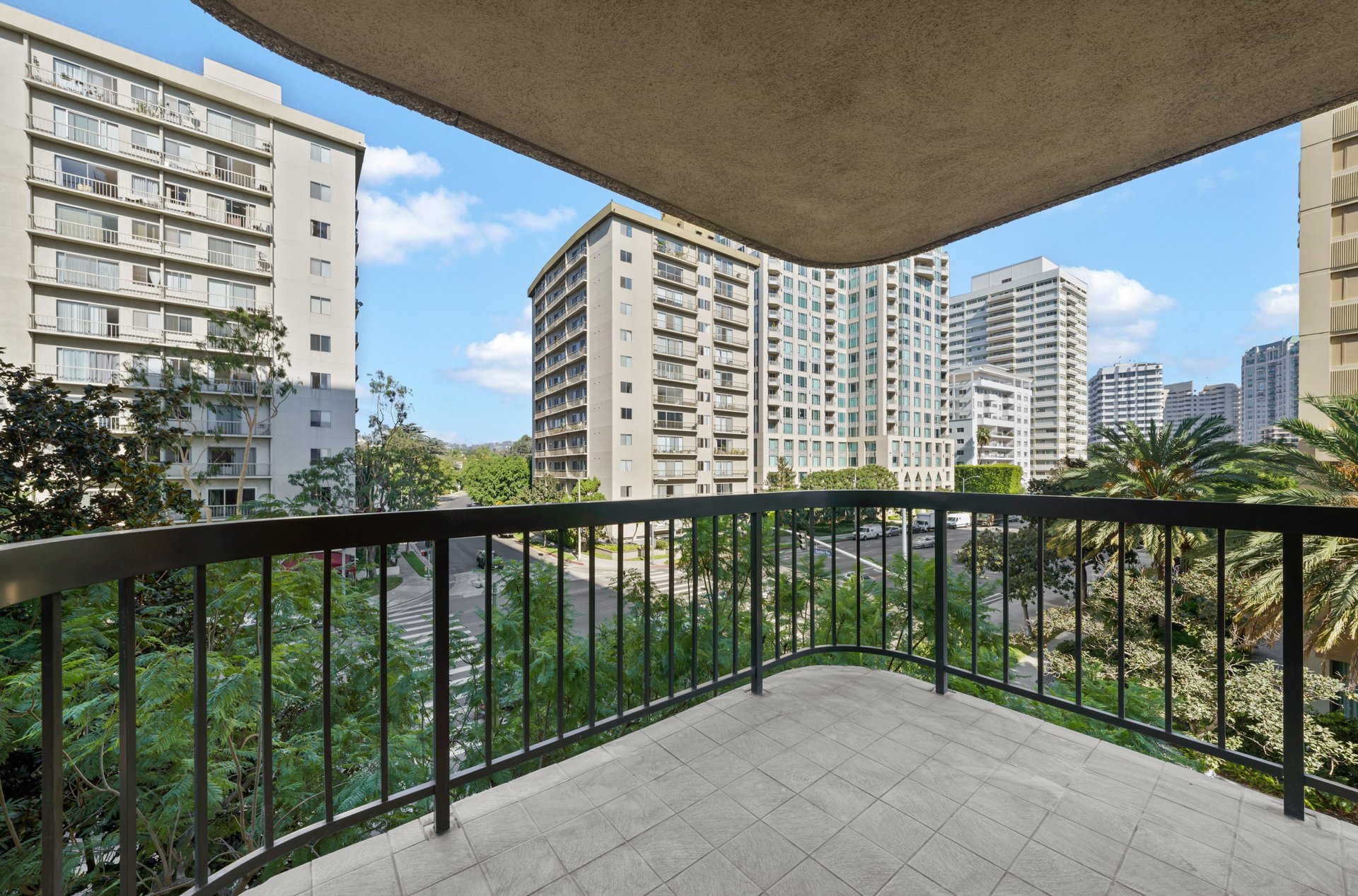 Westford #303, Wilshire Corridor