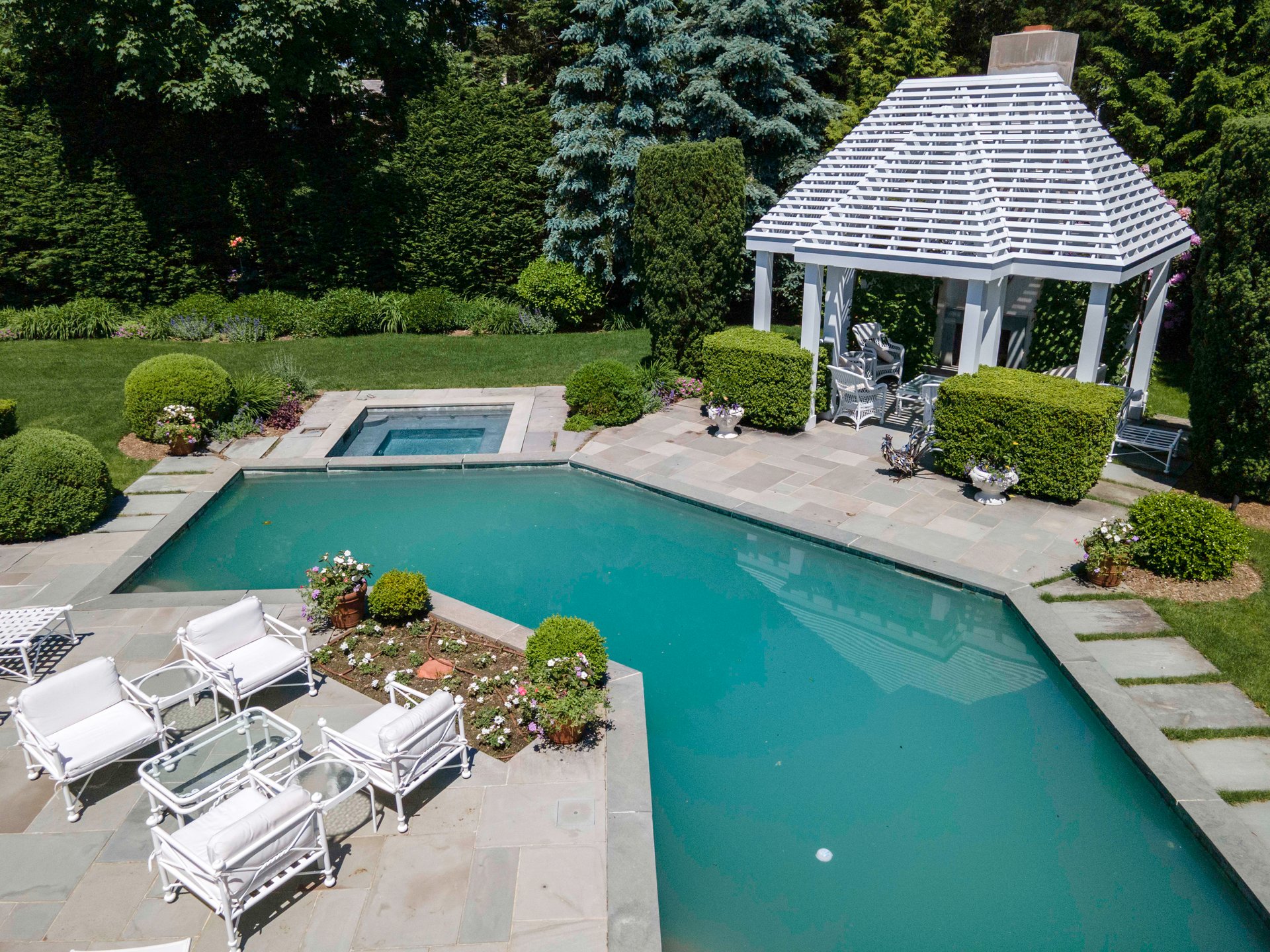 Furnished Designer Luxury Cottage in a Historic Waterfront Neighborhood