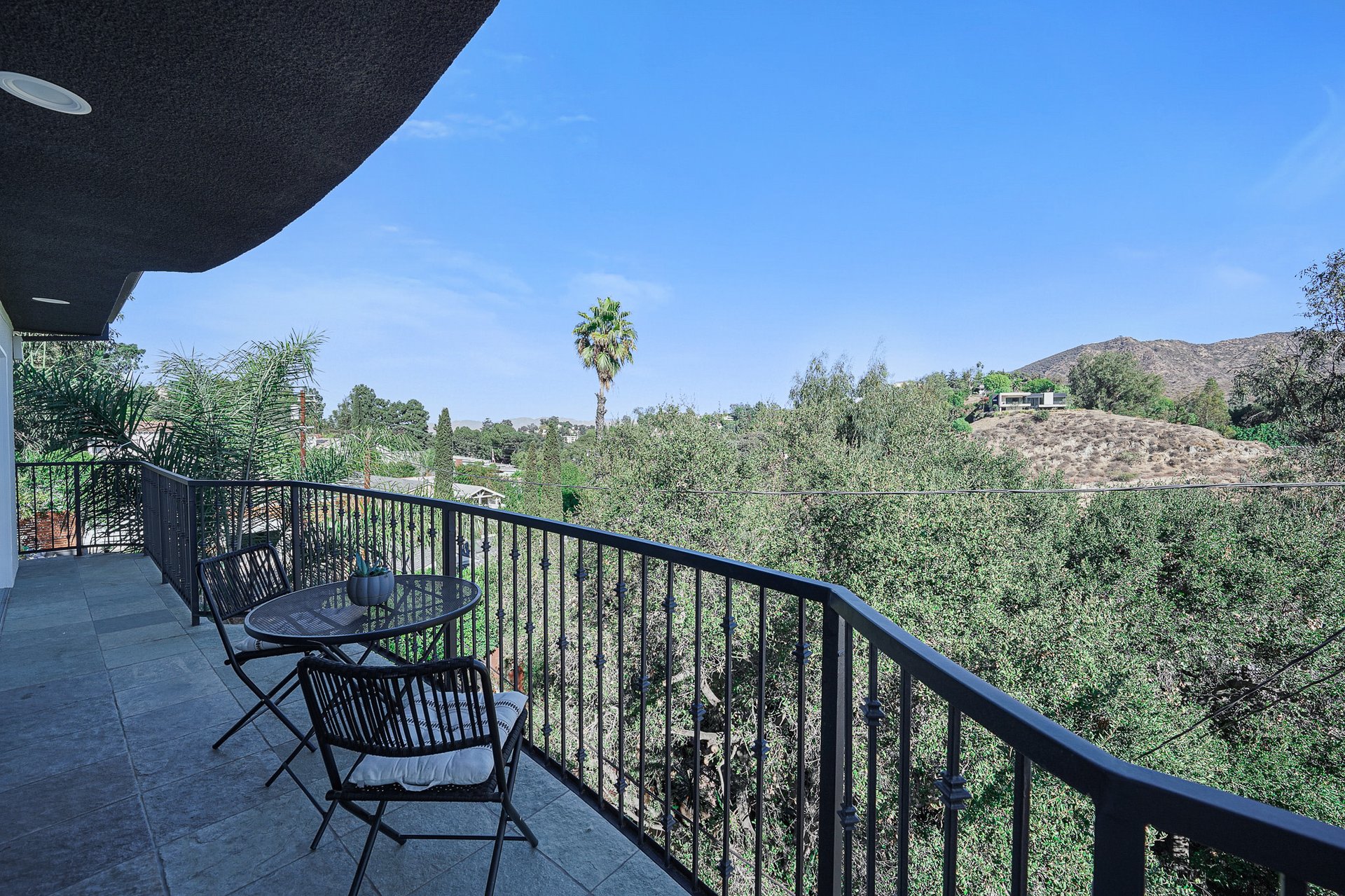 Immaculate & Turnkey Contemporary Home in Hollywood Hills