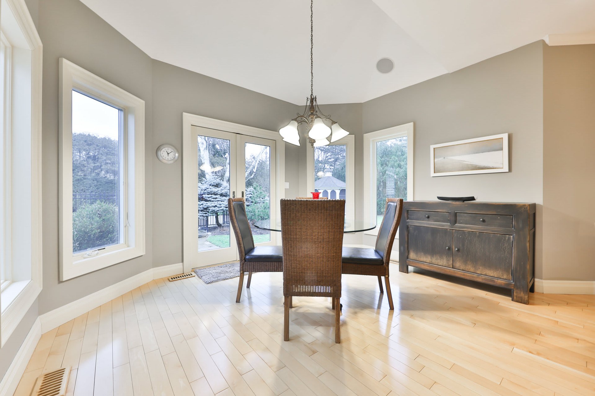 47 Ennisclare Drive West