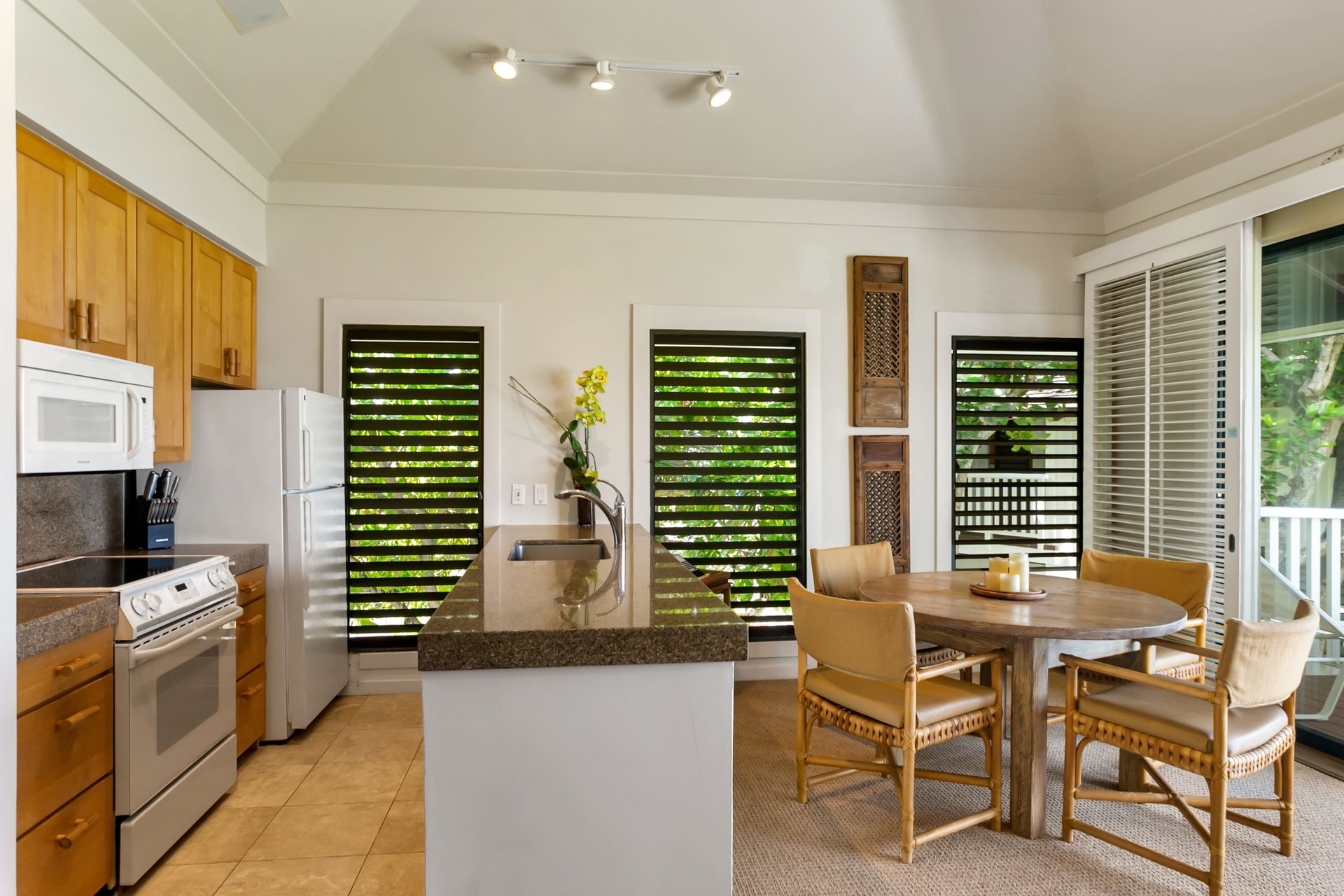 2253 Poipu Rd Unit: 9