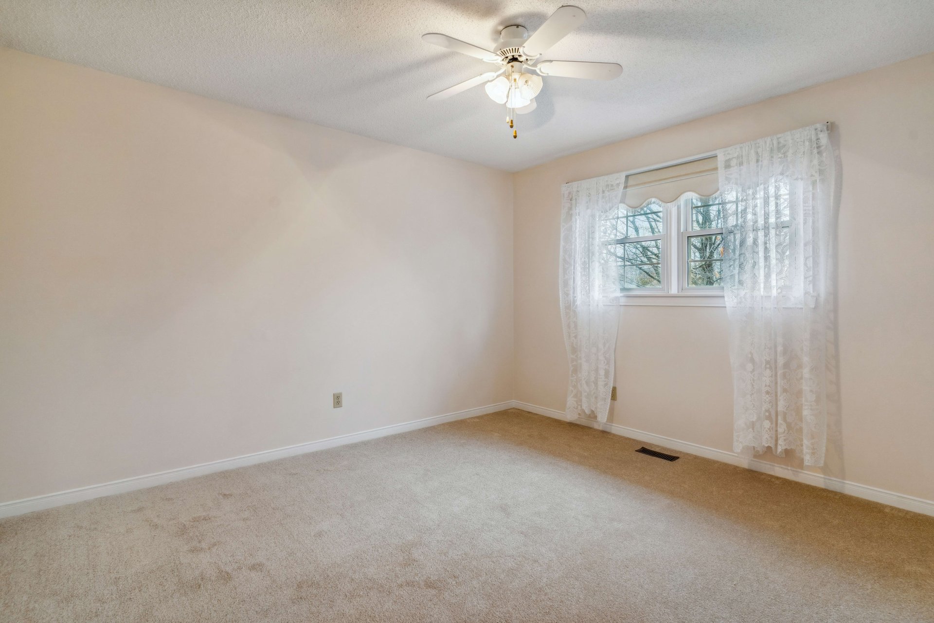 Beautifully Maintained Family Home
