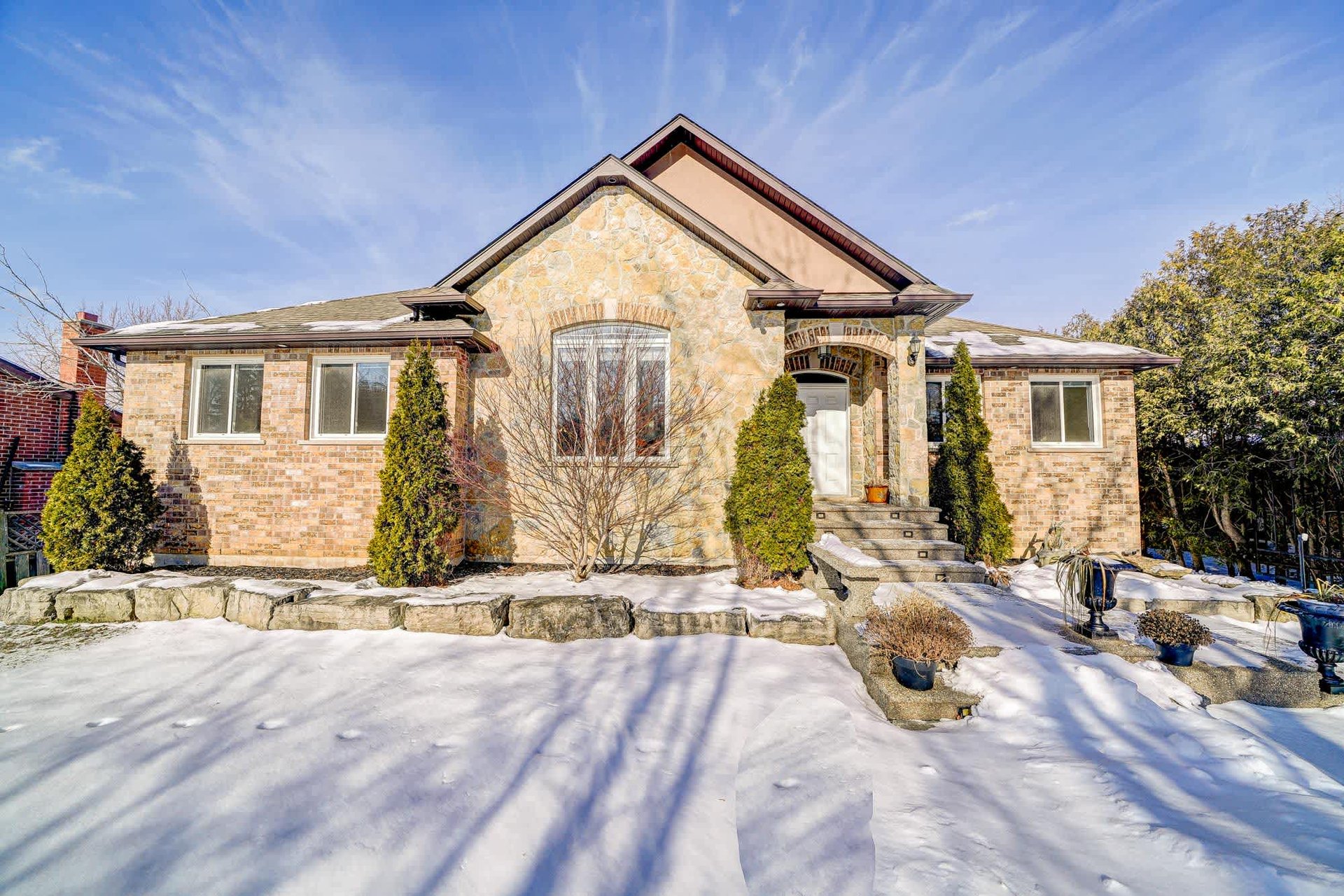 7364 Dickenson Rd E