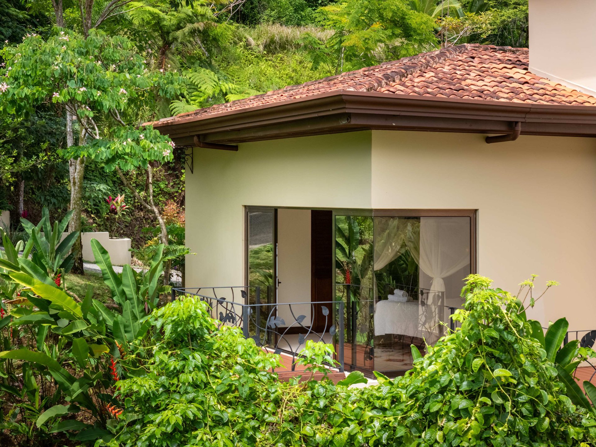 Multi-Home Luxury Estate, With Jungle, Mountain And Ocean Views, Private Waterfalls And Orchards On 71 Acres In Gated Community!