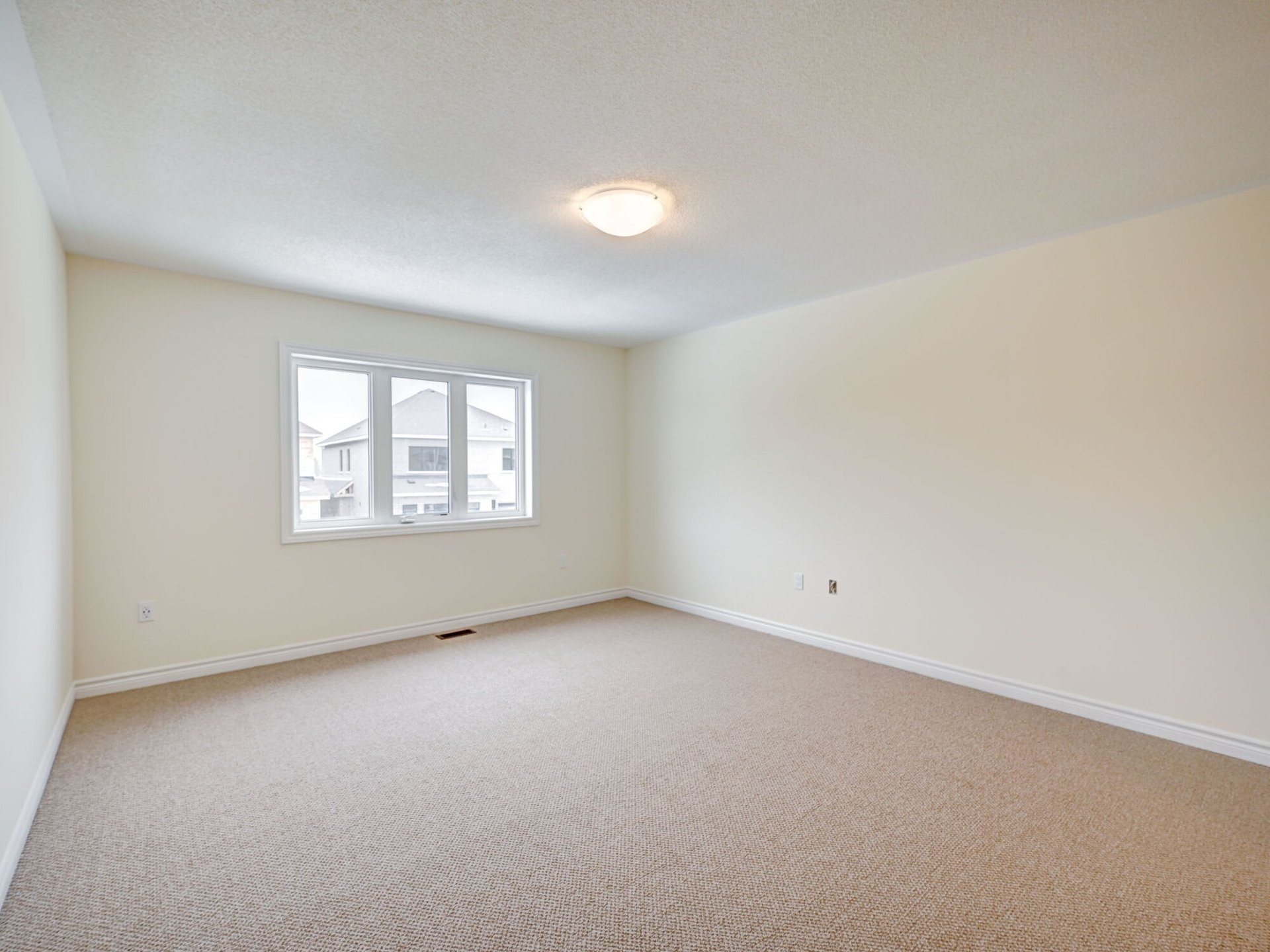 65 Ferragine Cres