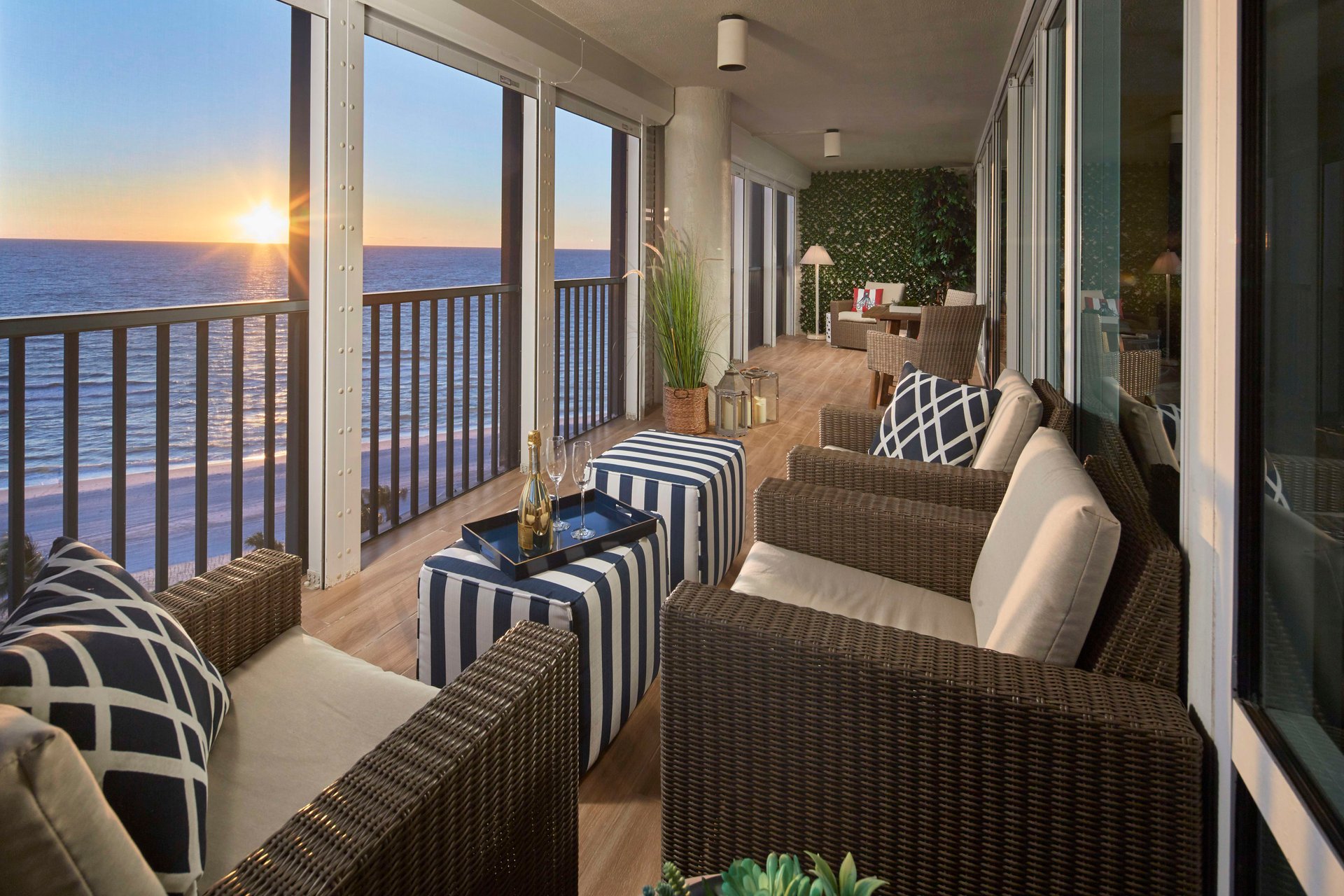 VISTAS 901 AT PARK SHORE