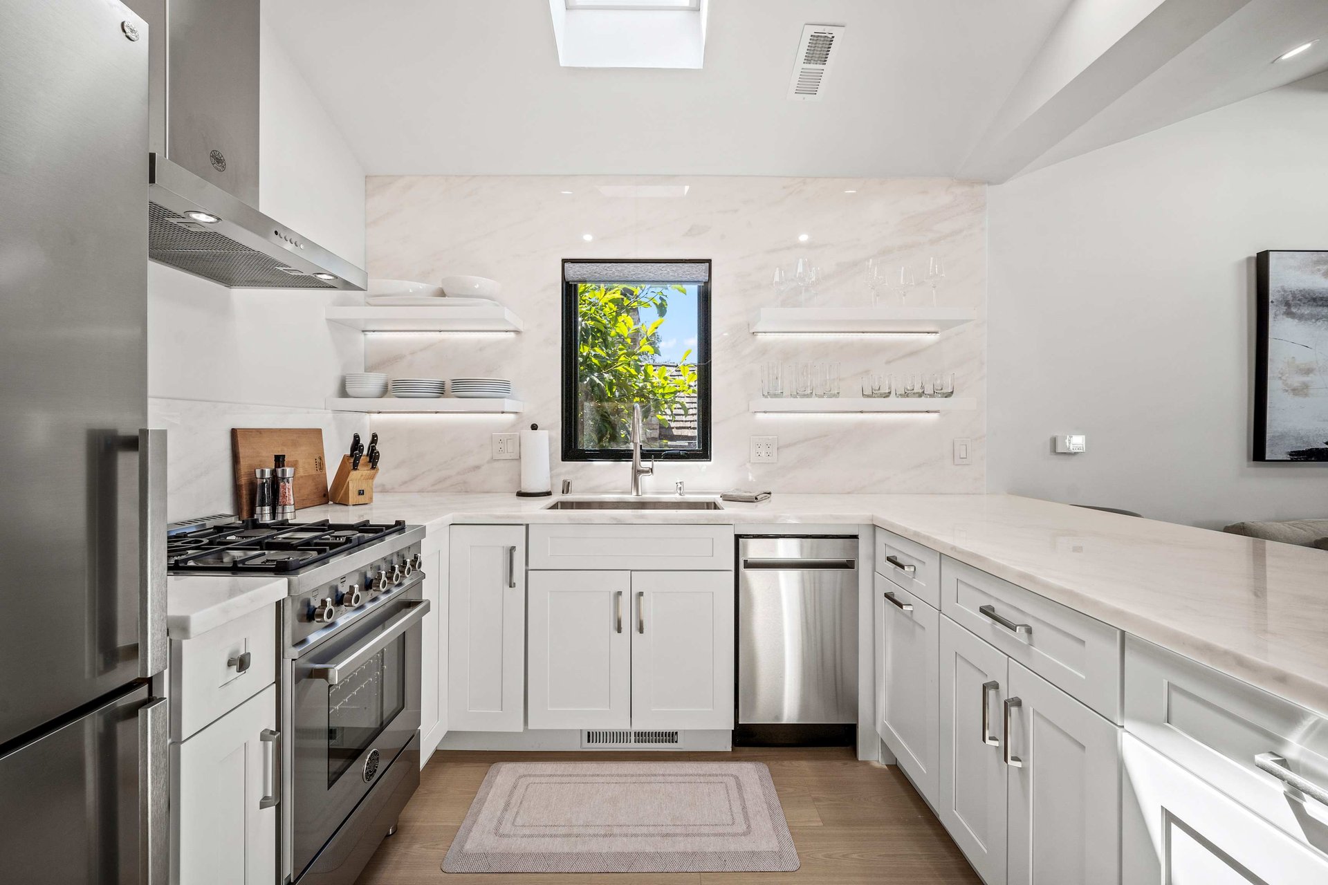 Grey Goose - Charming Downtown Carmel Cottage