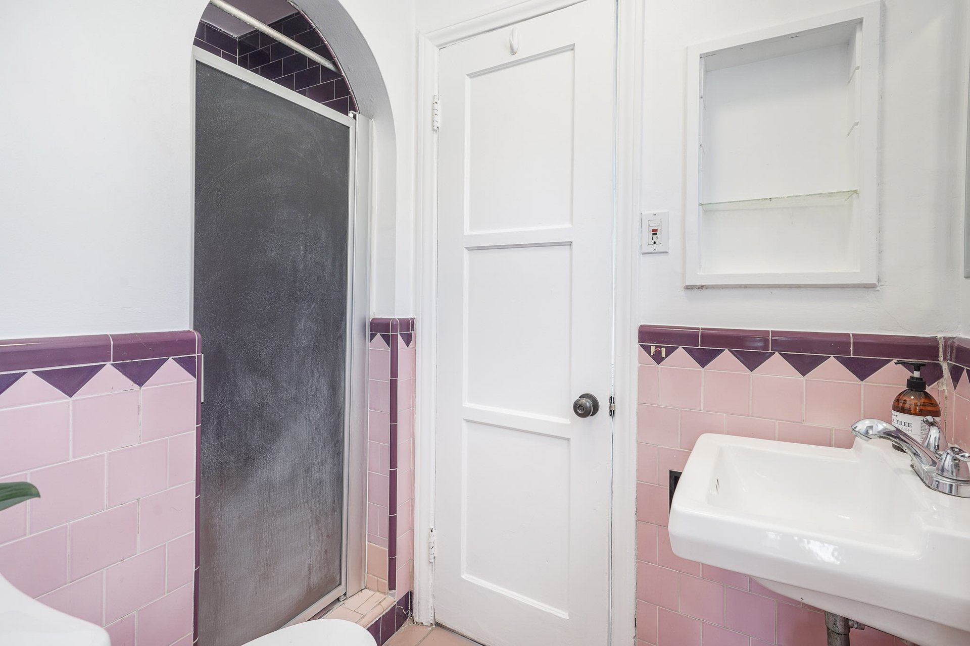 Beautiful Spanish Trophy Duplex in Wilshire Vista