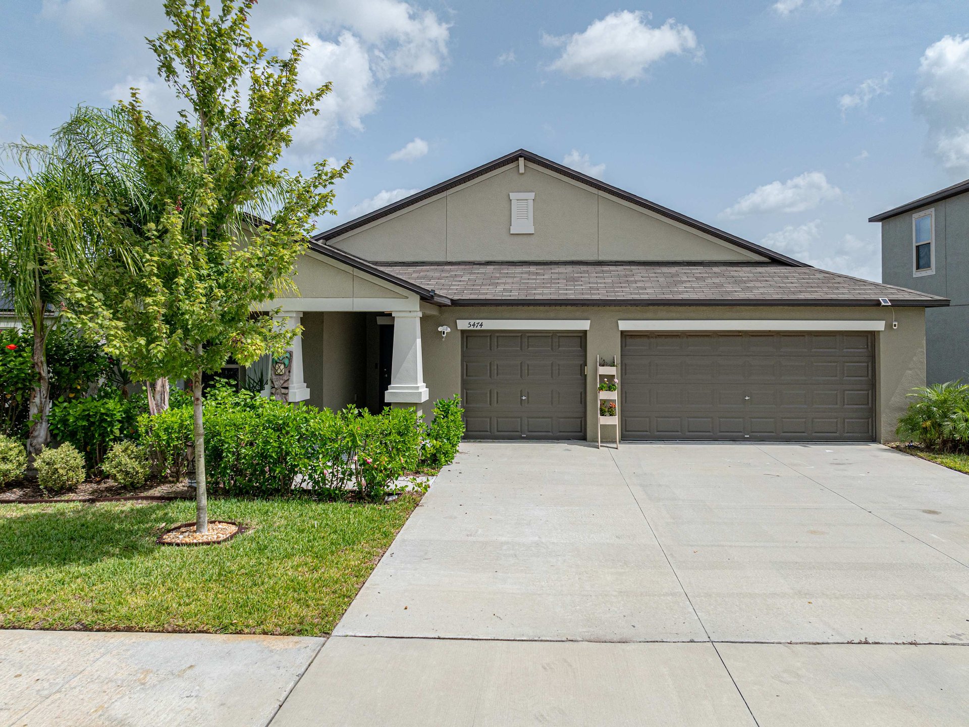 5474 LESLIE CANYON DR