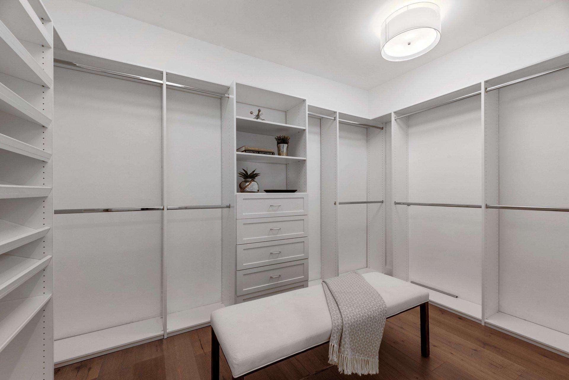 211 S Spalding Dr #N202, Beverly Hills
