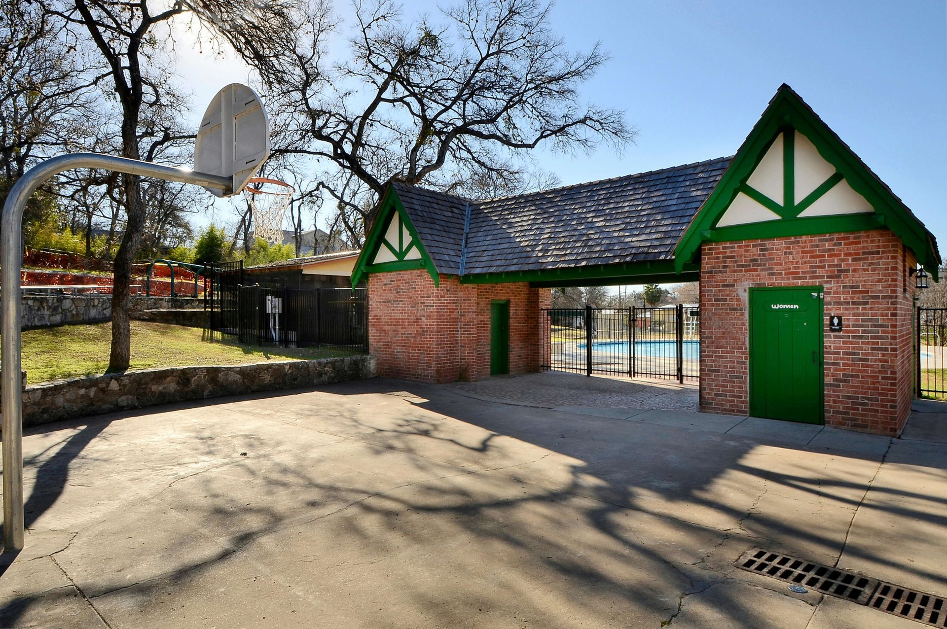 1409 W 9th Street 