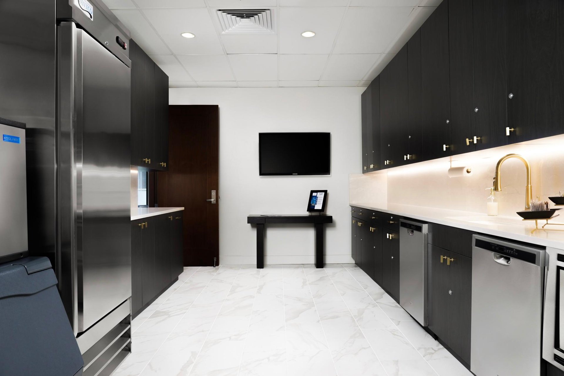 200 Congress Ave #15D 