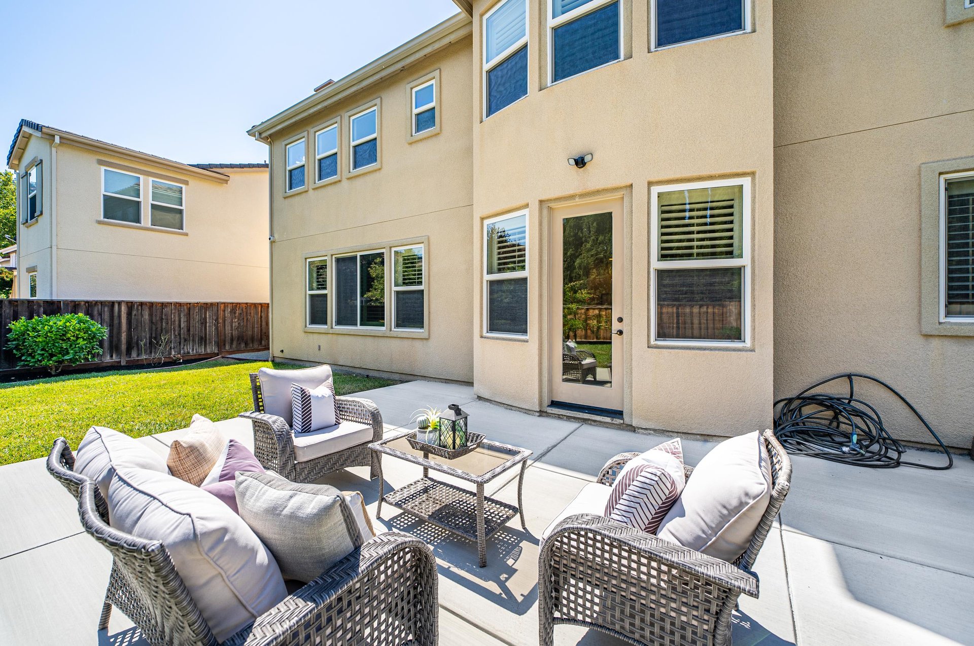 2112 Laguna Creek Lane