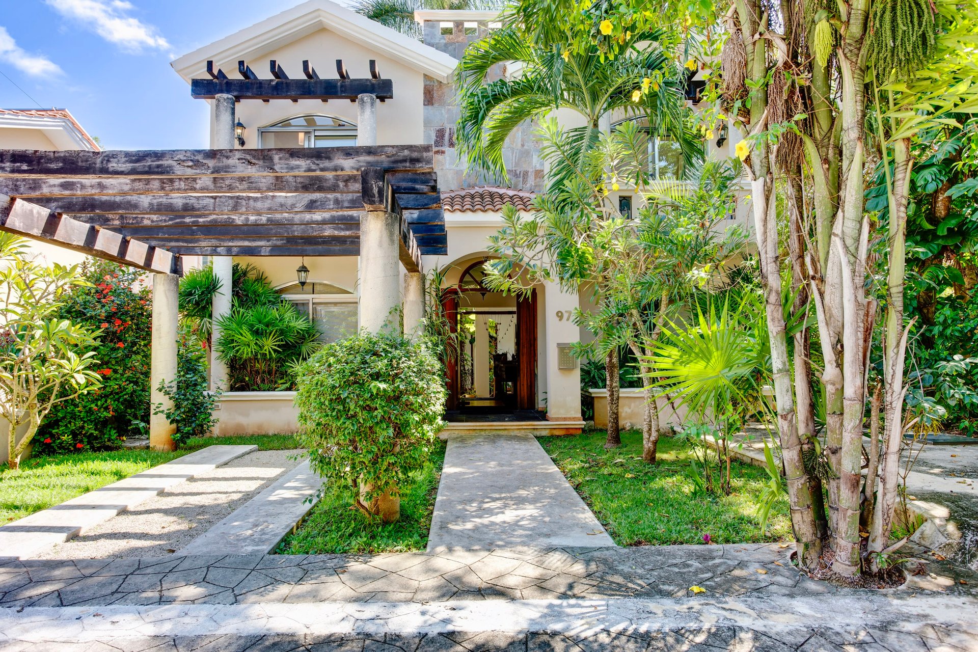  Luxury Villa for sale in Puerto Aventuras