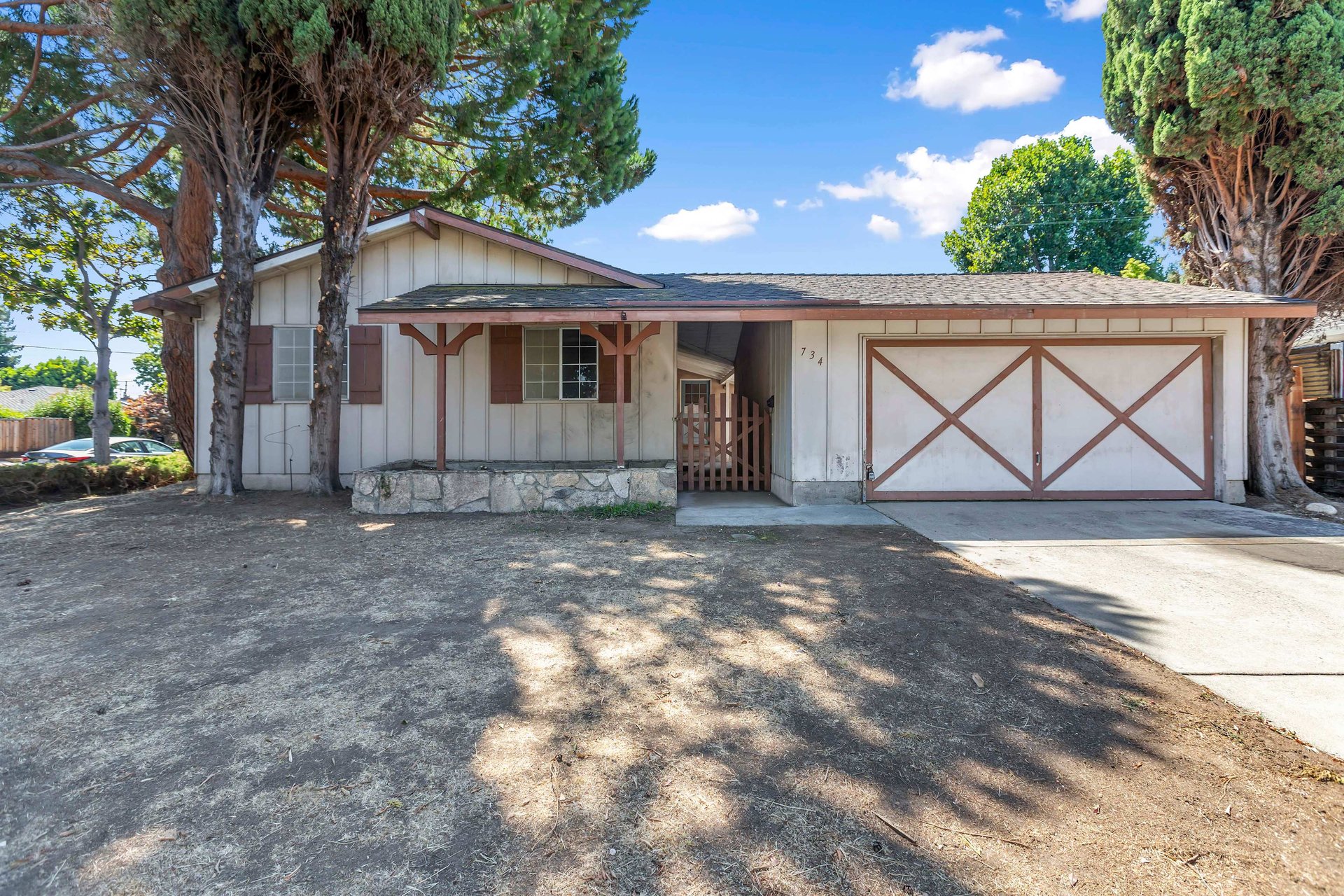 734 W Knickerbocker Drive