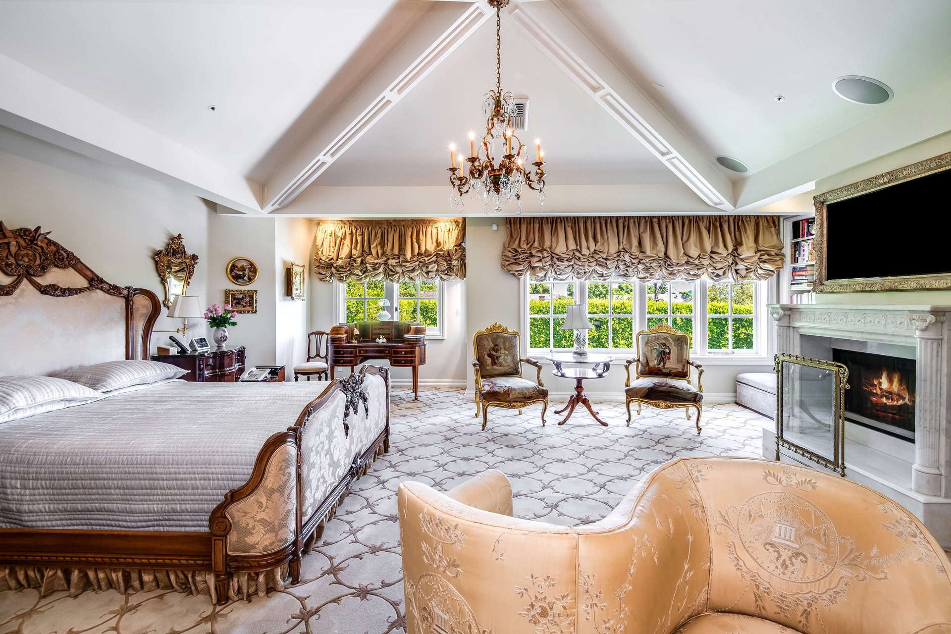 702 N Sierra Dr, beverly hills