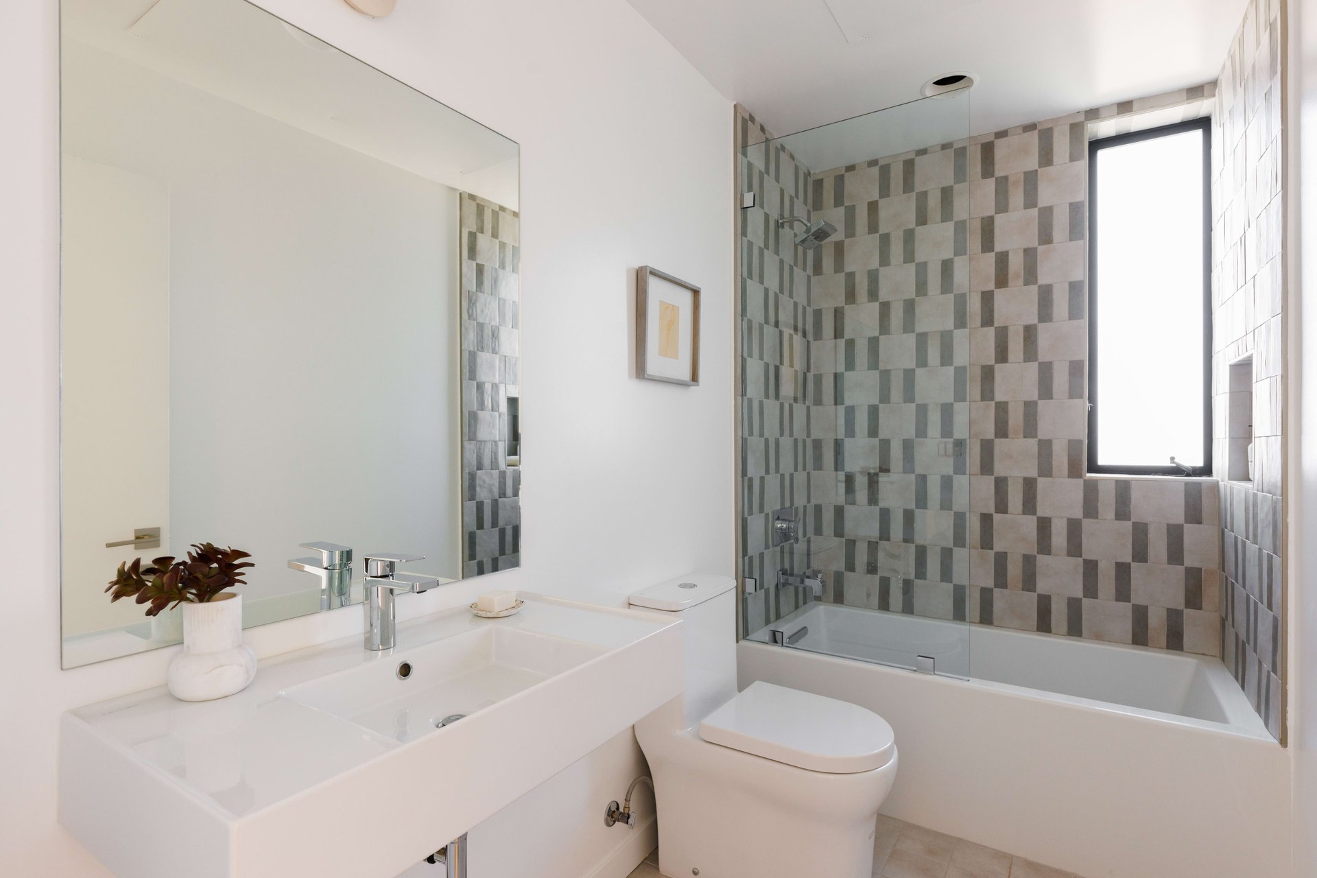 A Chic and Private New Construction in Silver Lake