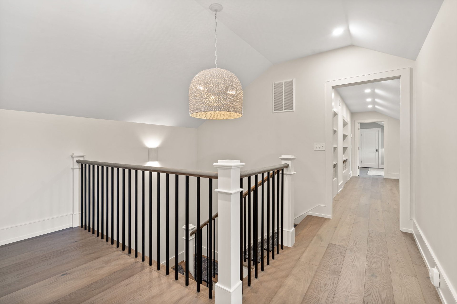 4 Moors End Ln