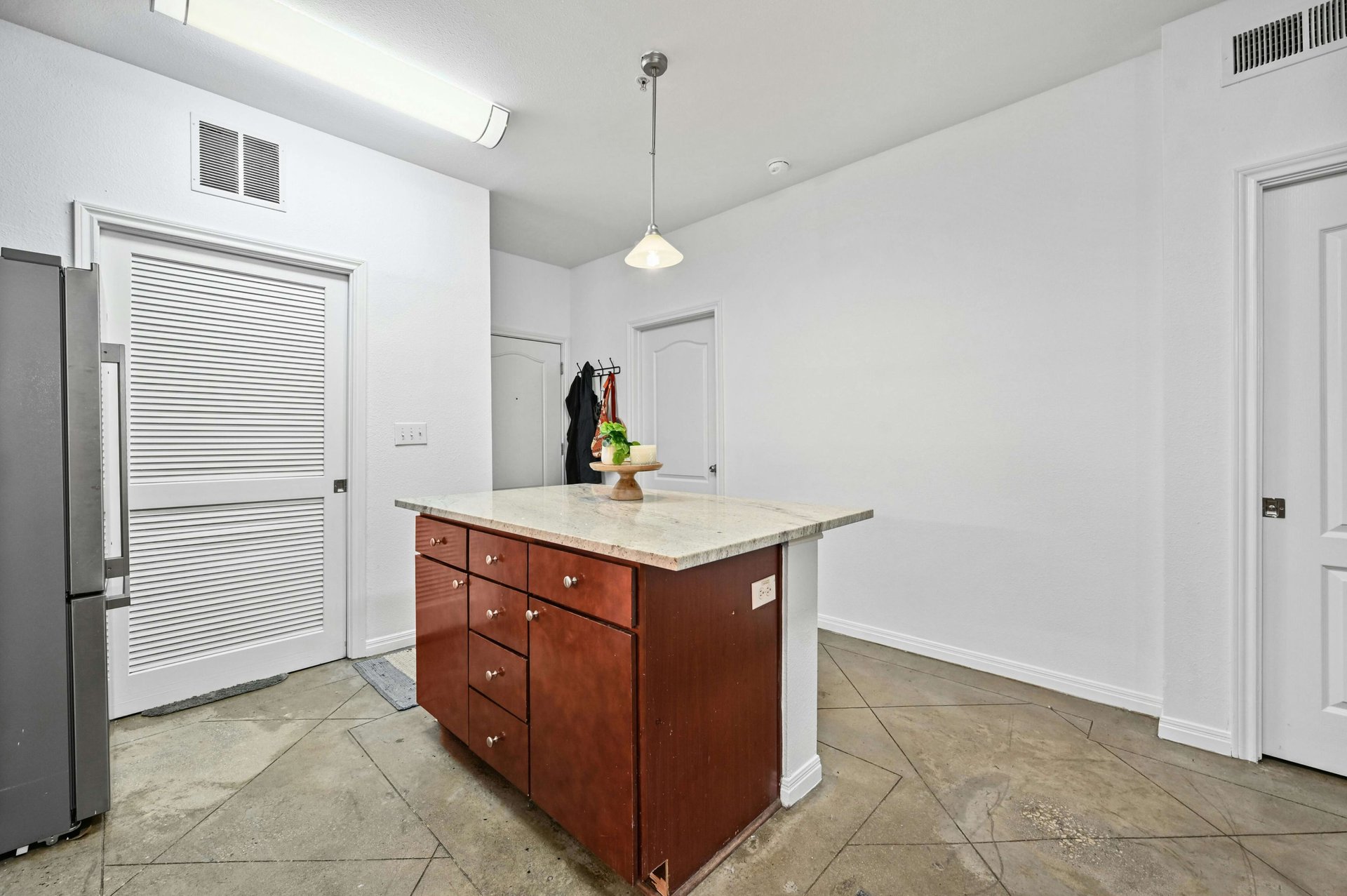 2505 San Gabriel Street #207