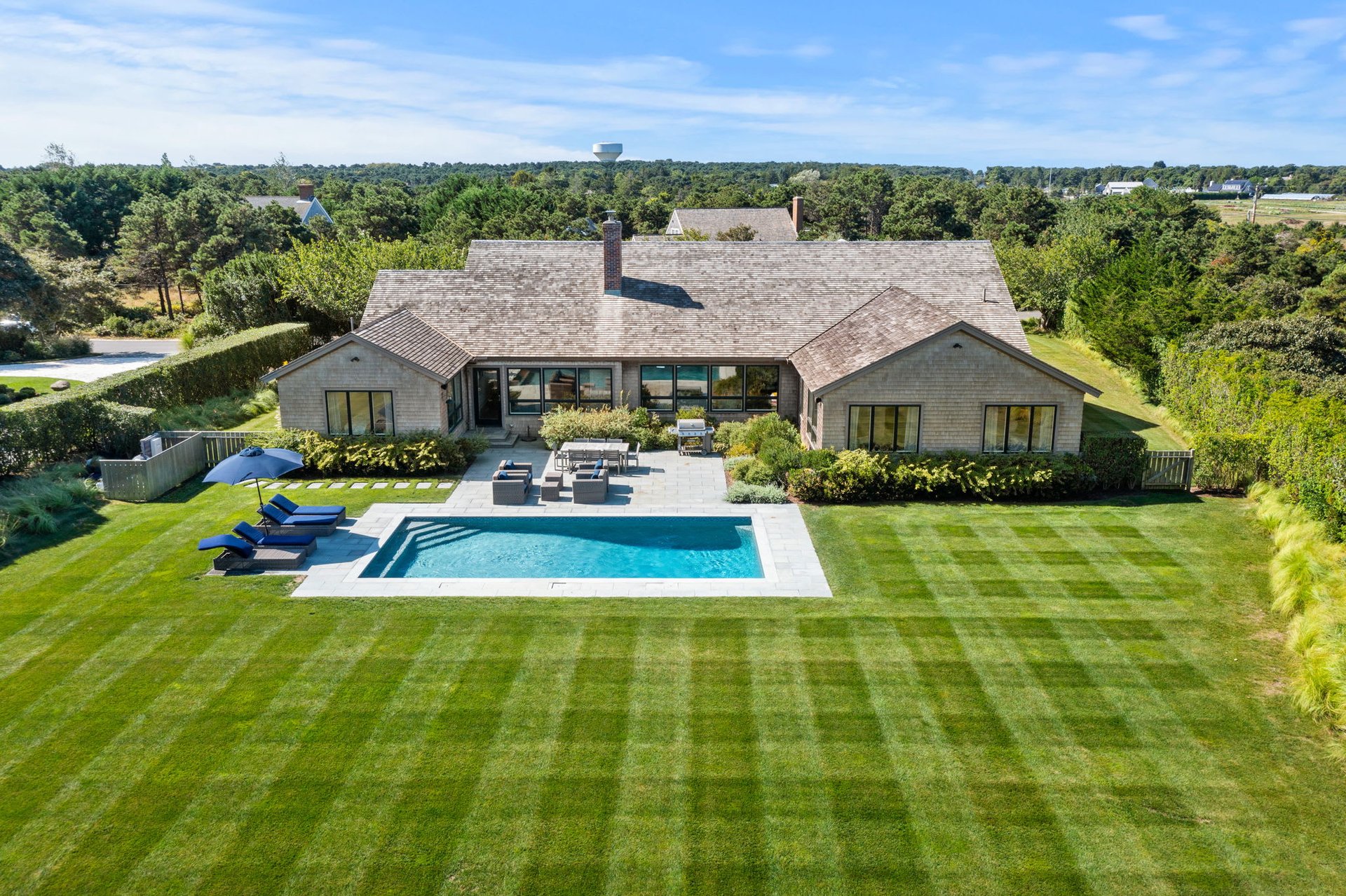 4 Moors End Ln