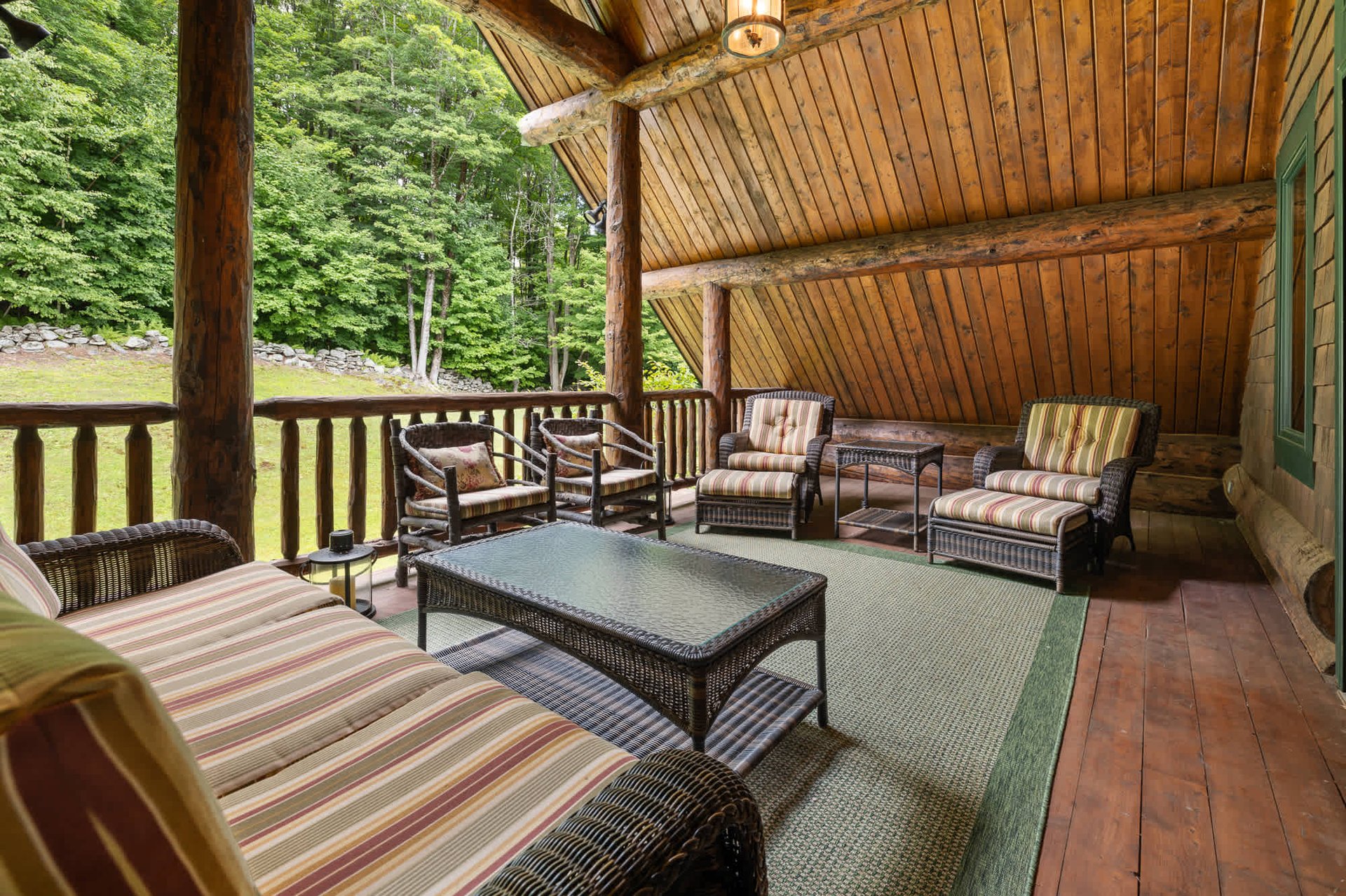 Exclusive Mountain Log Home - Monthly Rental Avail.