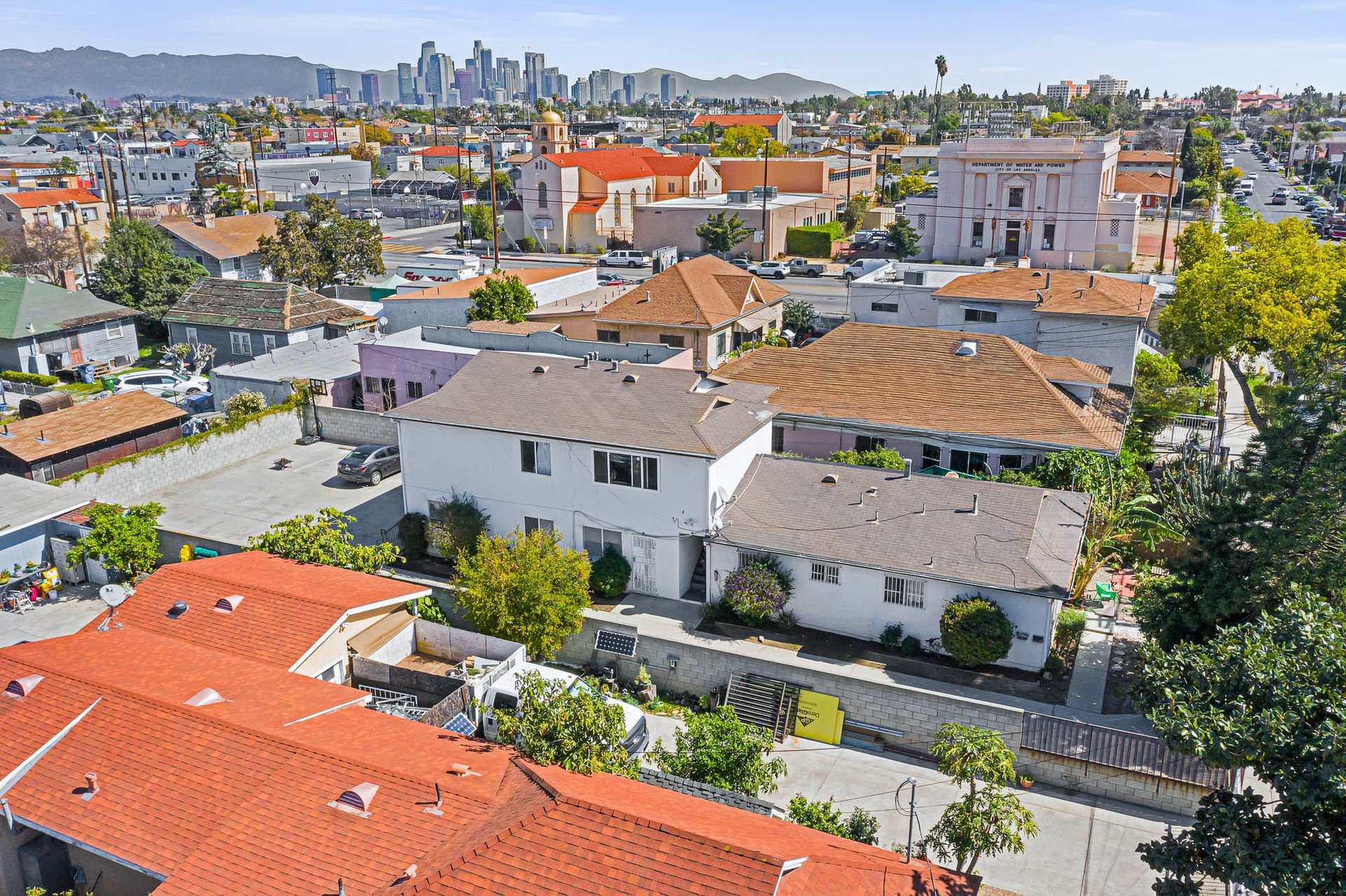 Incredible Triplex Apartment Opportunity near USC. Great Cash Flow. Vacant Lot in Rear for future Development!