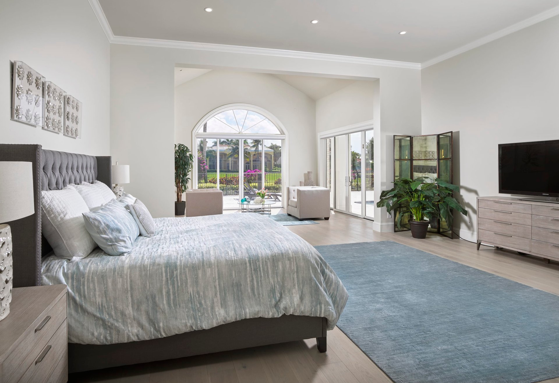 BAY COLONY SHORES