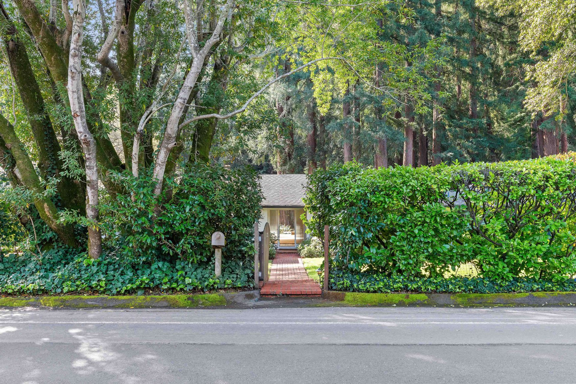 211 Woodland Rd