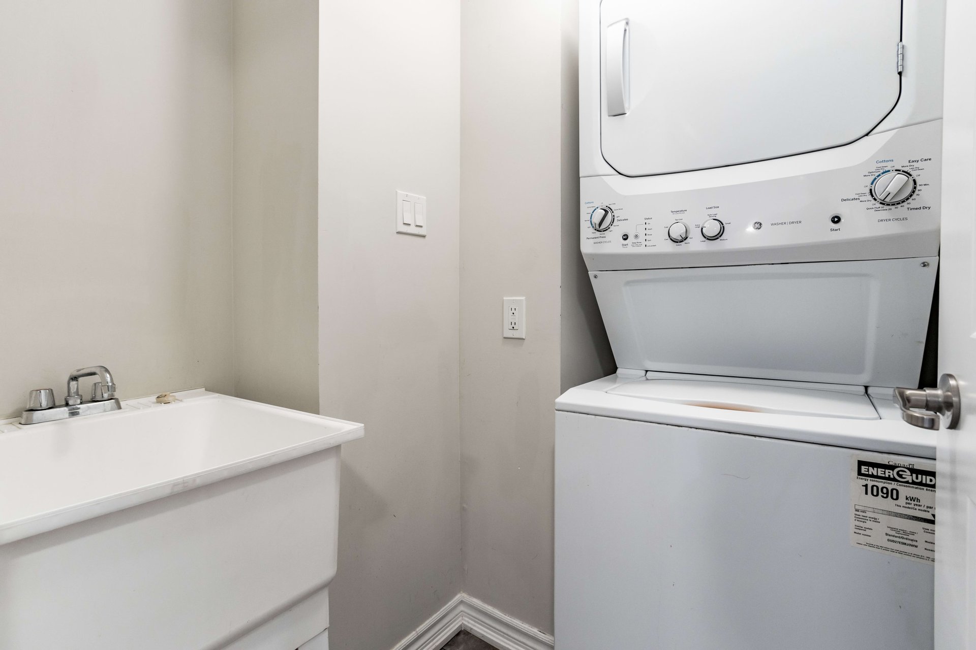 Townhome in Desirable Preserve Community!