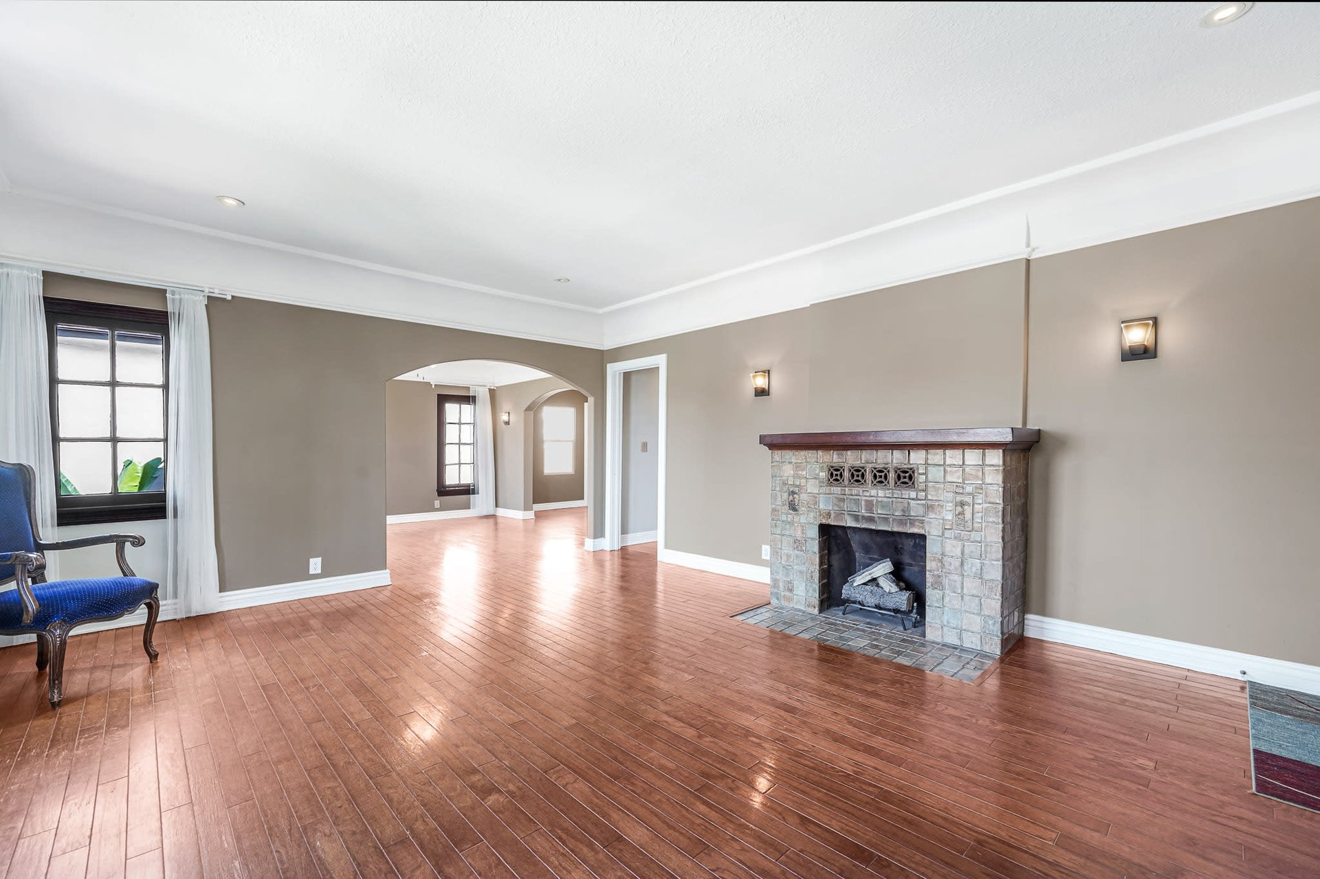 Exquisitely Remodeled Trophy Duplex in Longwood Highlands