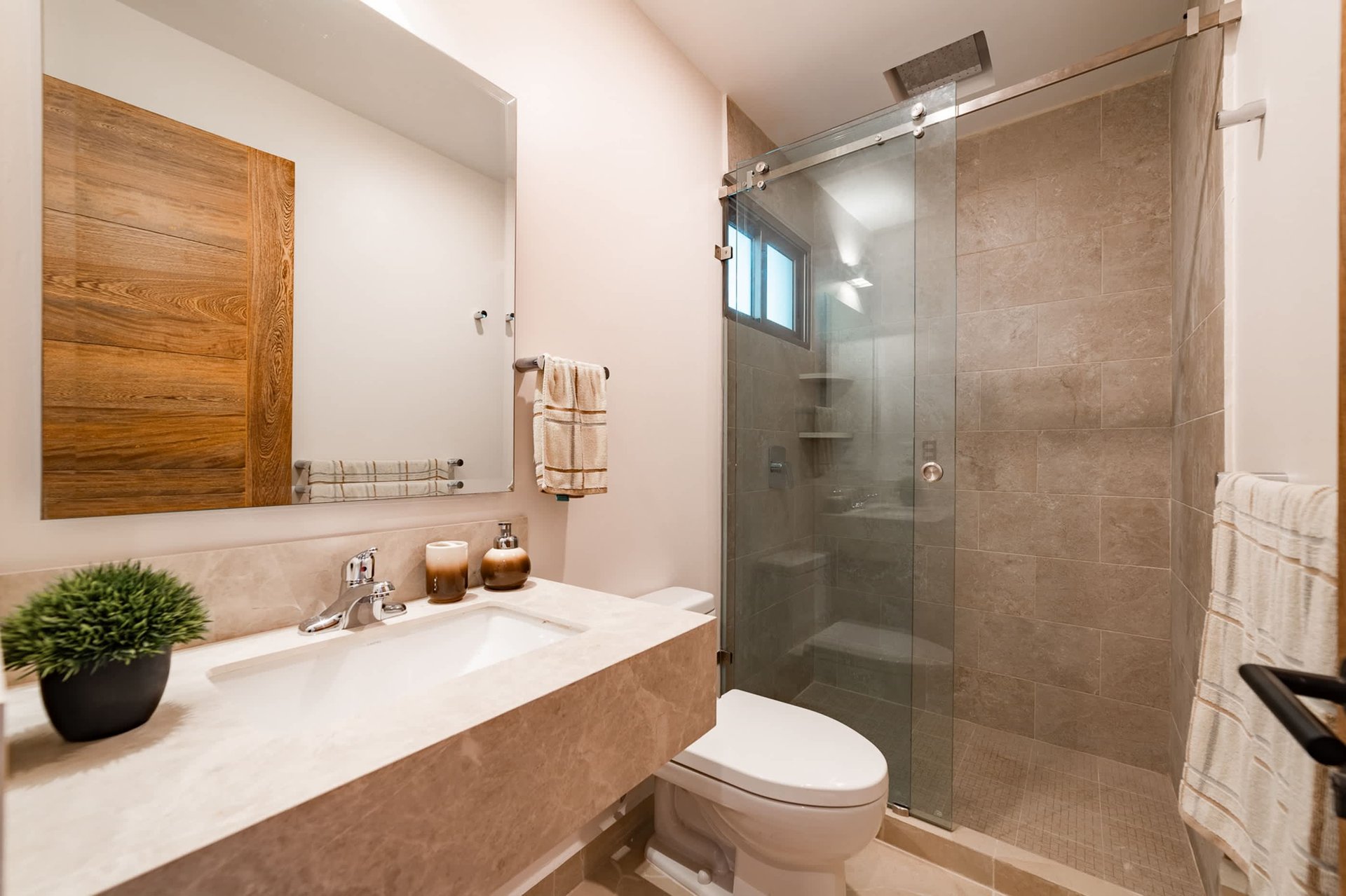 1 bedroom & 1 studio, Condo, Costta Plaza & Condos
