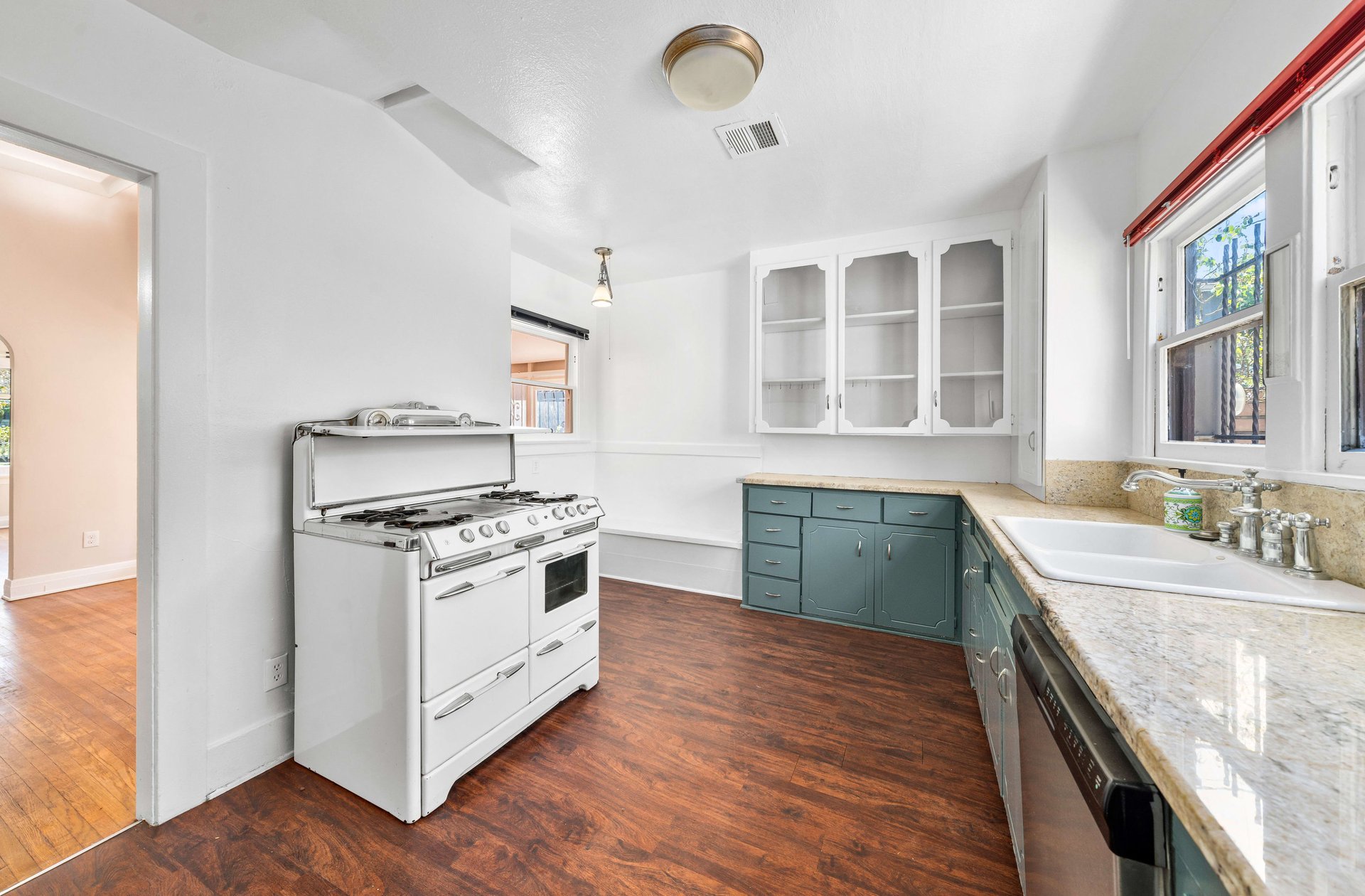 1175 Carmona Ave, Wilshire Vista