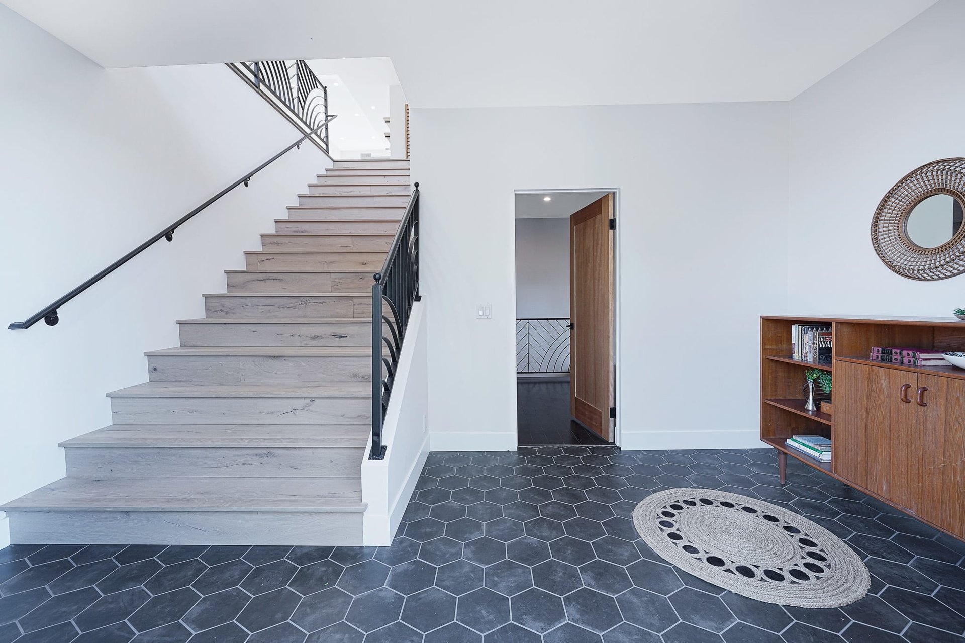 Immaculate & Turnkey Contemporary Home in Hollywood Hills