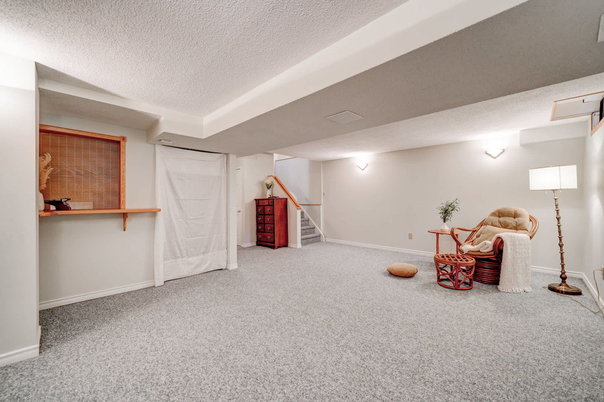 1087 Runnymead Cres