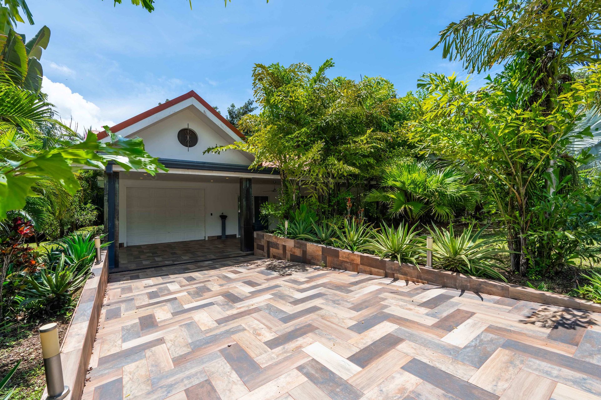 Casa de Palmas | Beautiful gated community just 5 min. to the beach!