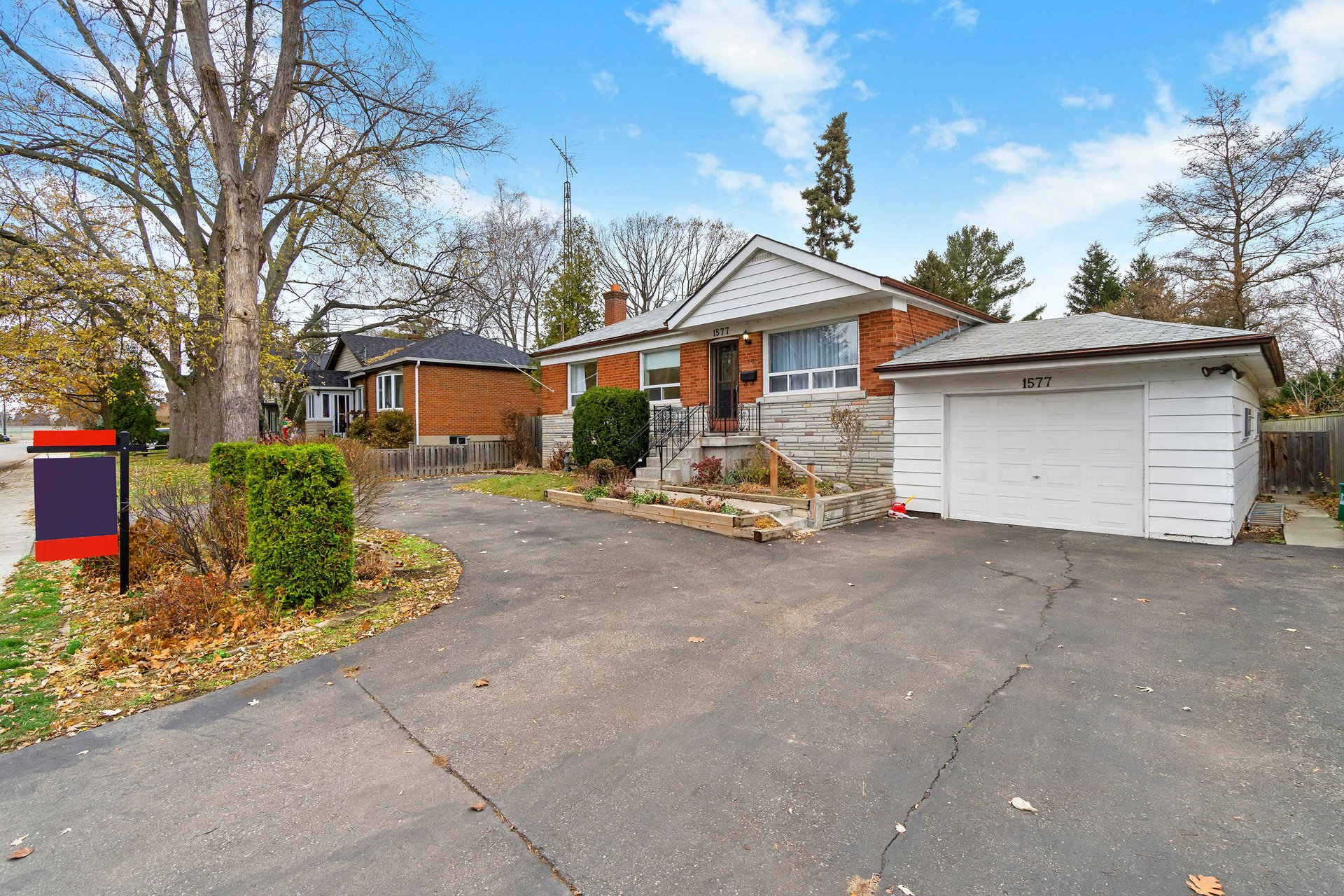 1577 Kenmuir Avenue