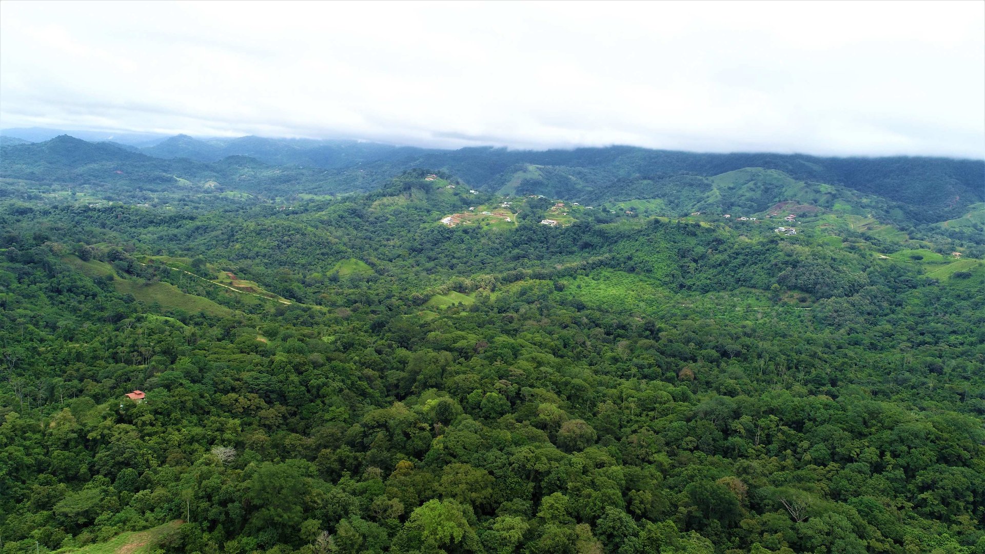 9 acres property with 360 panoramic views and 80m highway frontage